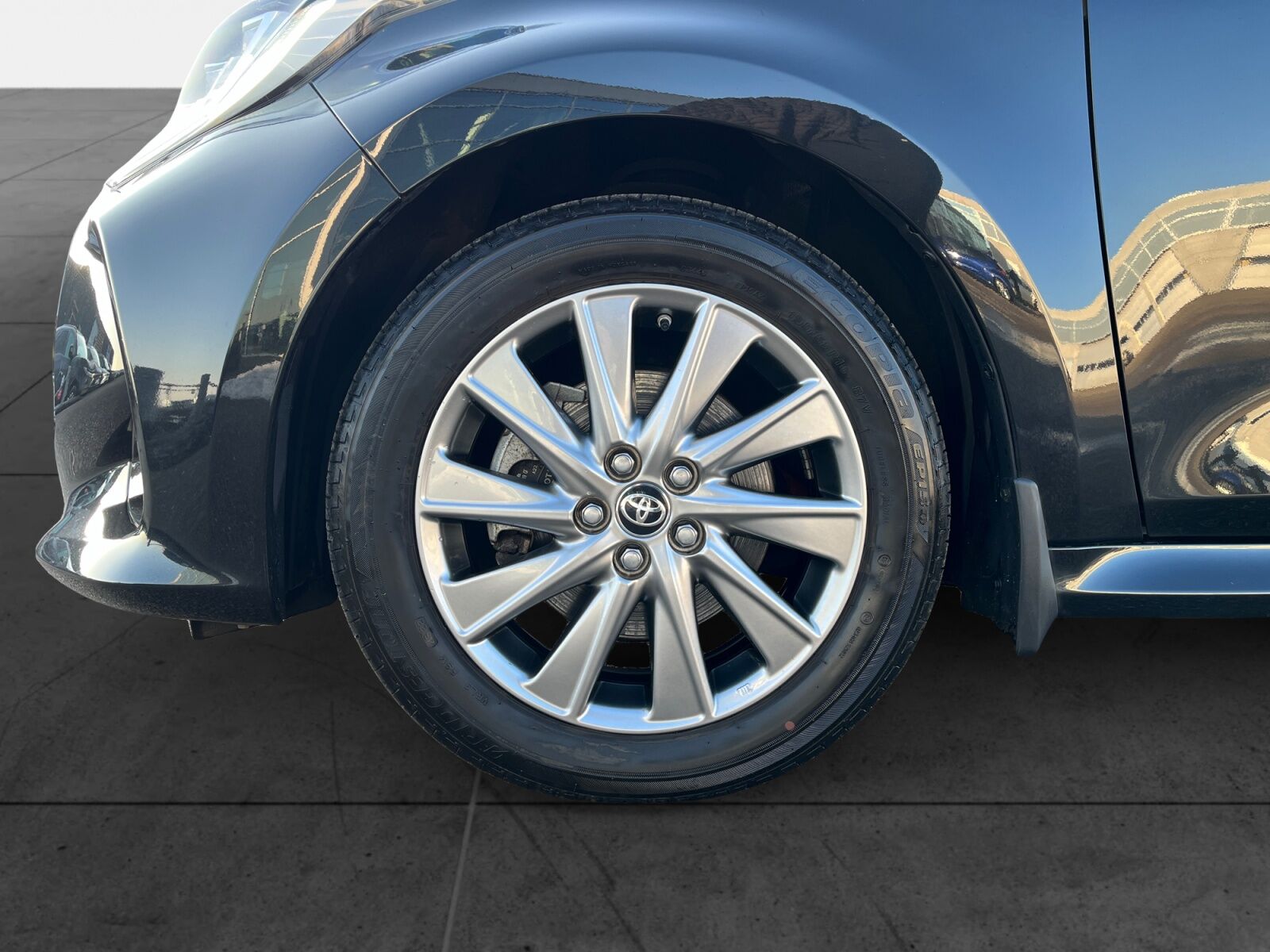 Billede af Toyota Yaris 1,5 Hybrid Active Technology Plus 116HK 5d Trinl. Gear