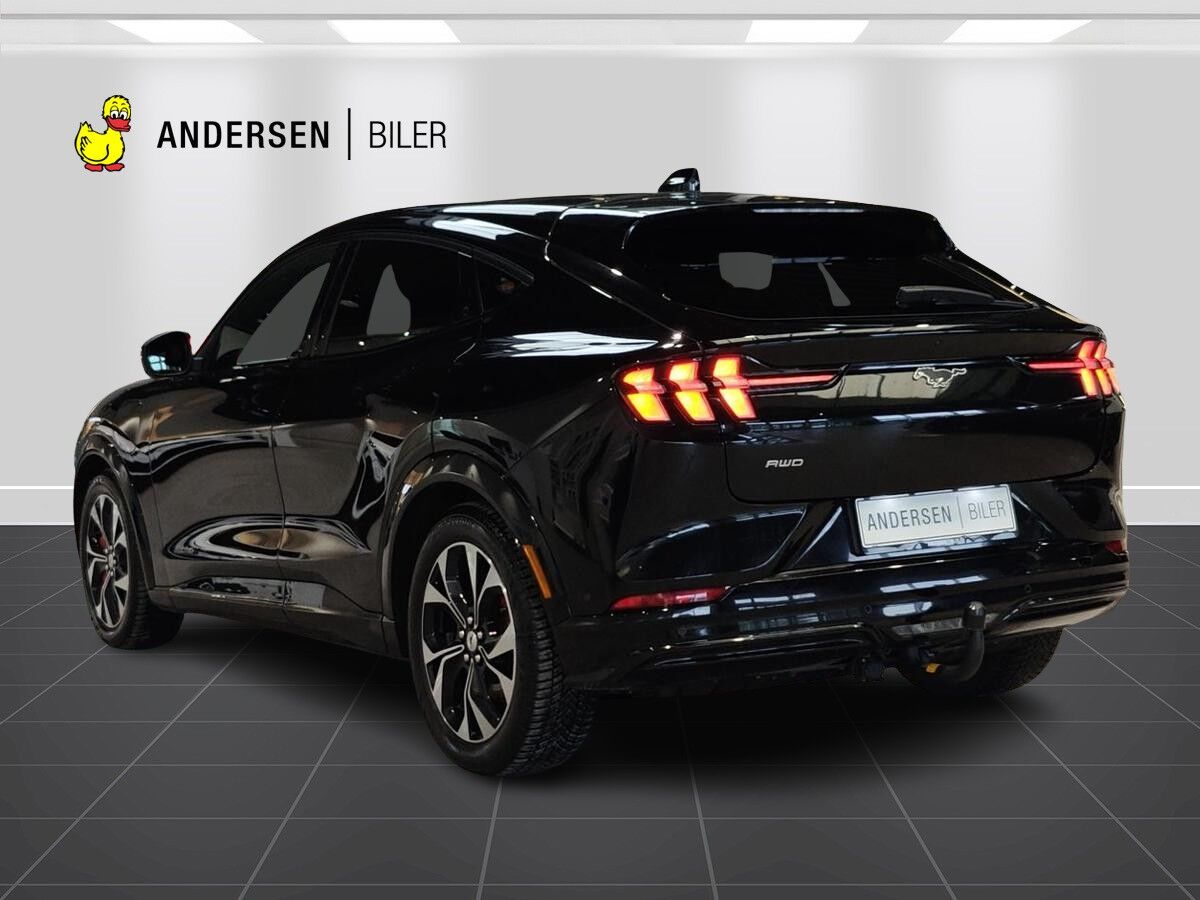 Billede af Ford Mustang Mach-E EL UR AWD 351HK 5d Aut.