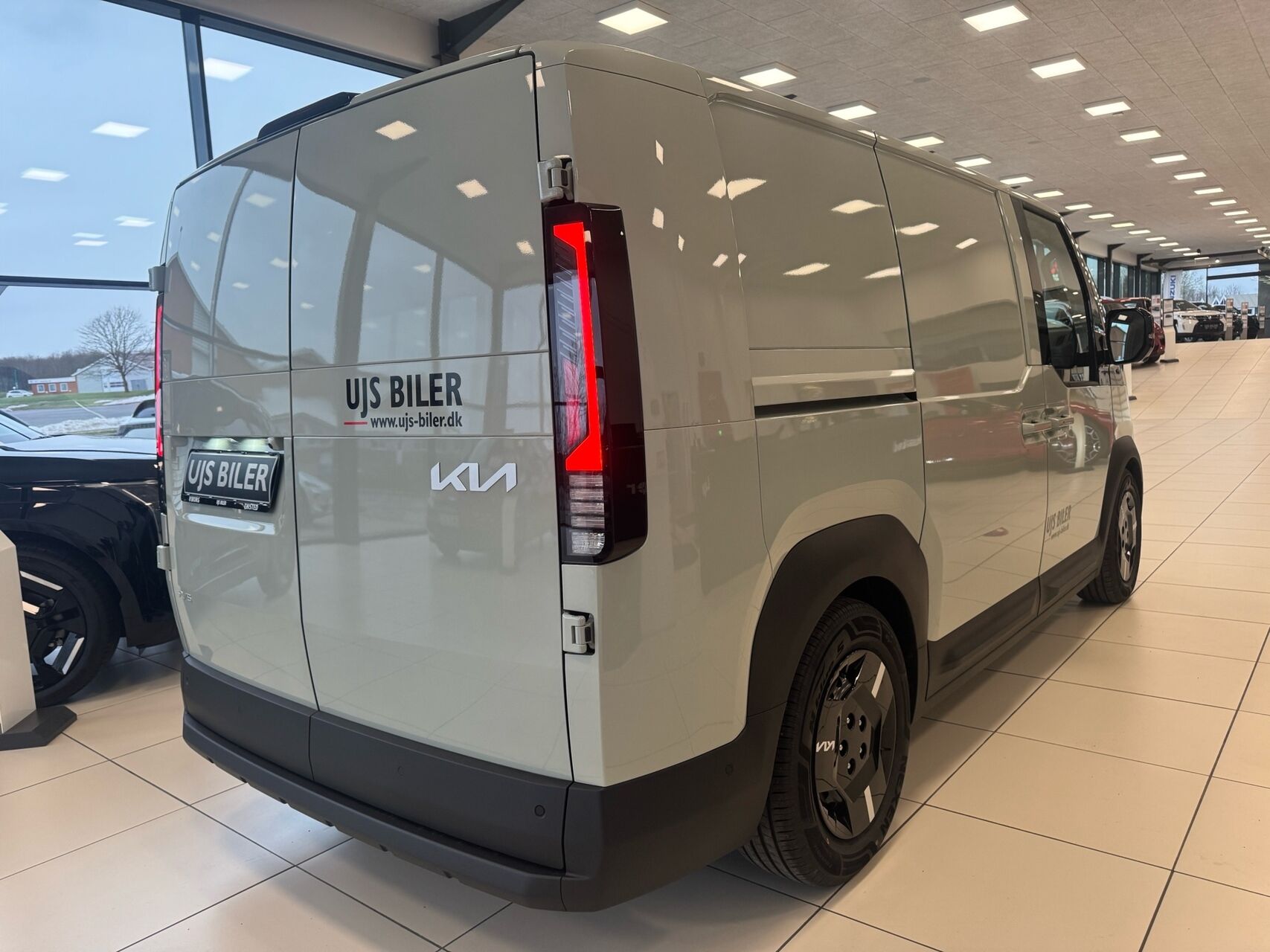Billede af Kia PV5 Cargo L2H1 EL Long Range Work Pro 163HK Van Aut.