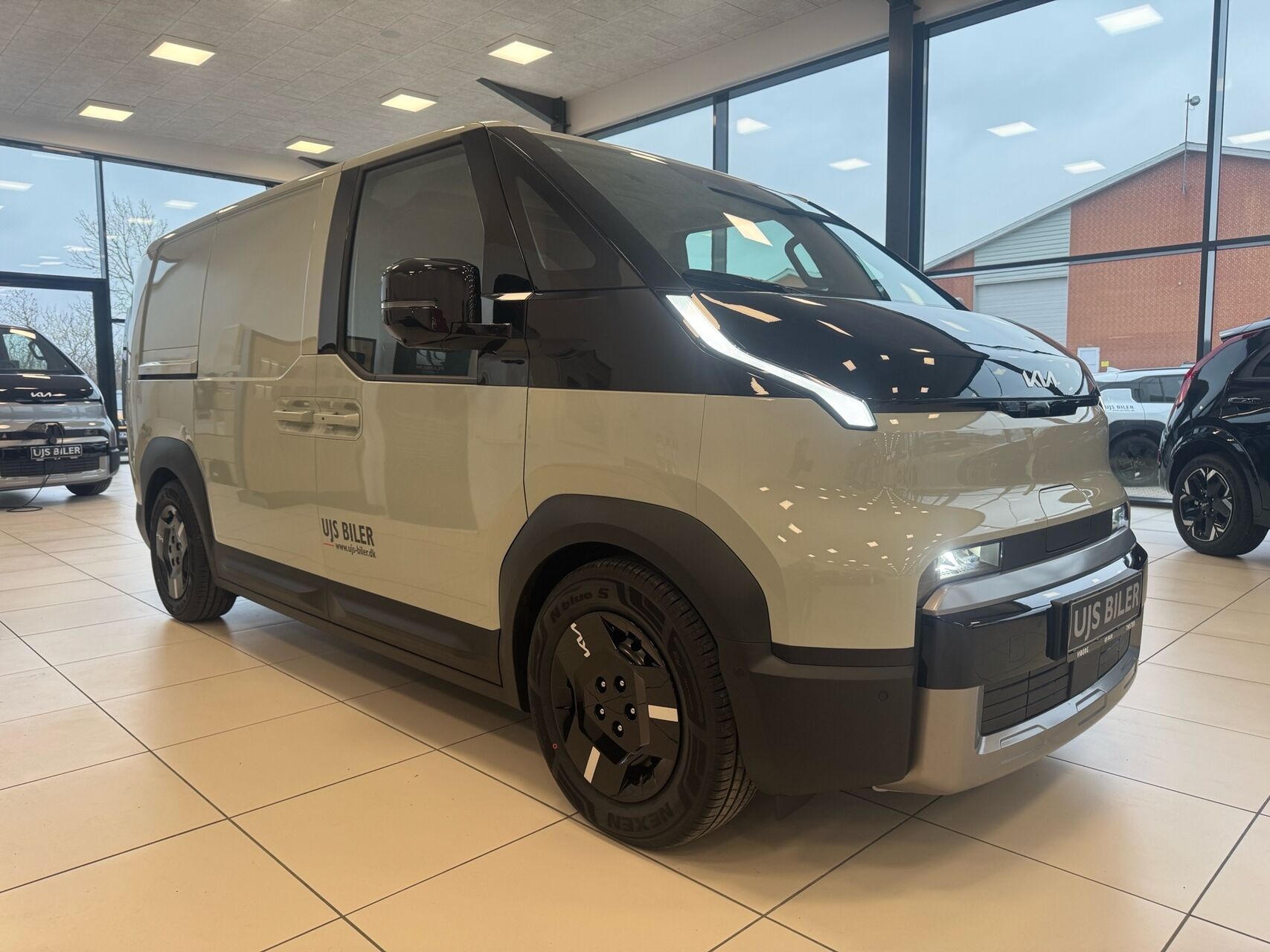 Billede af Kia PV5 Cargo L2H1 EL Long Range Work Pro 163HK Van Aut.