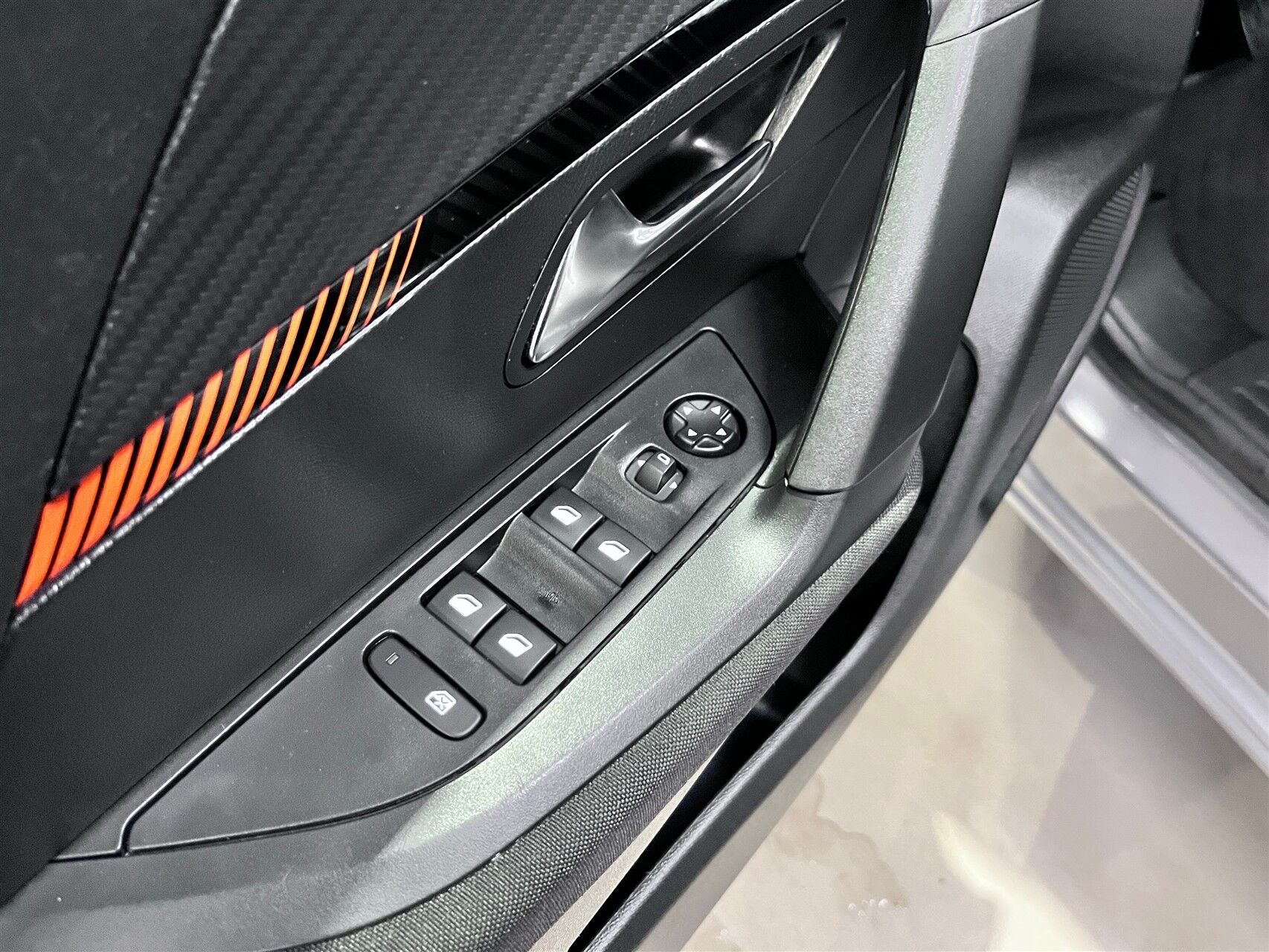 Billede af Peugeot e-2008 EL Active 136HK 5d Aut.