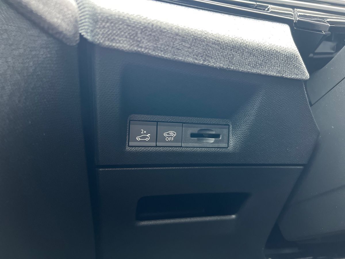 Billede af Peugeot e-3008 EL GT Pack 210HK 5d Aut.