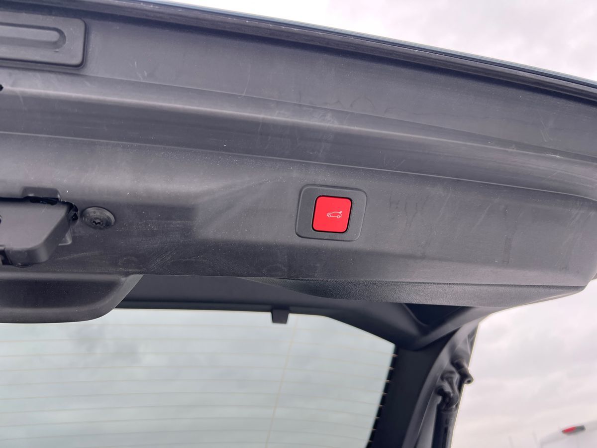 Billede af Peugeot e-3008 EL GT Pack 210HK 5d Aut.