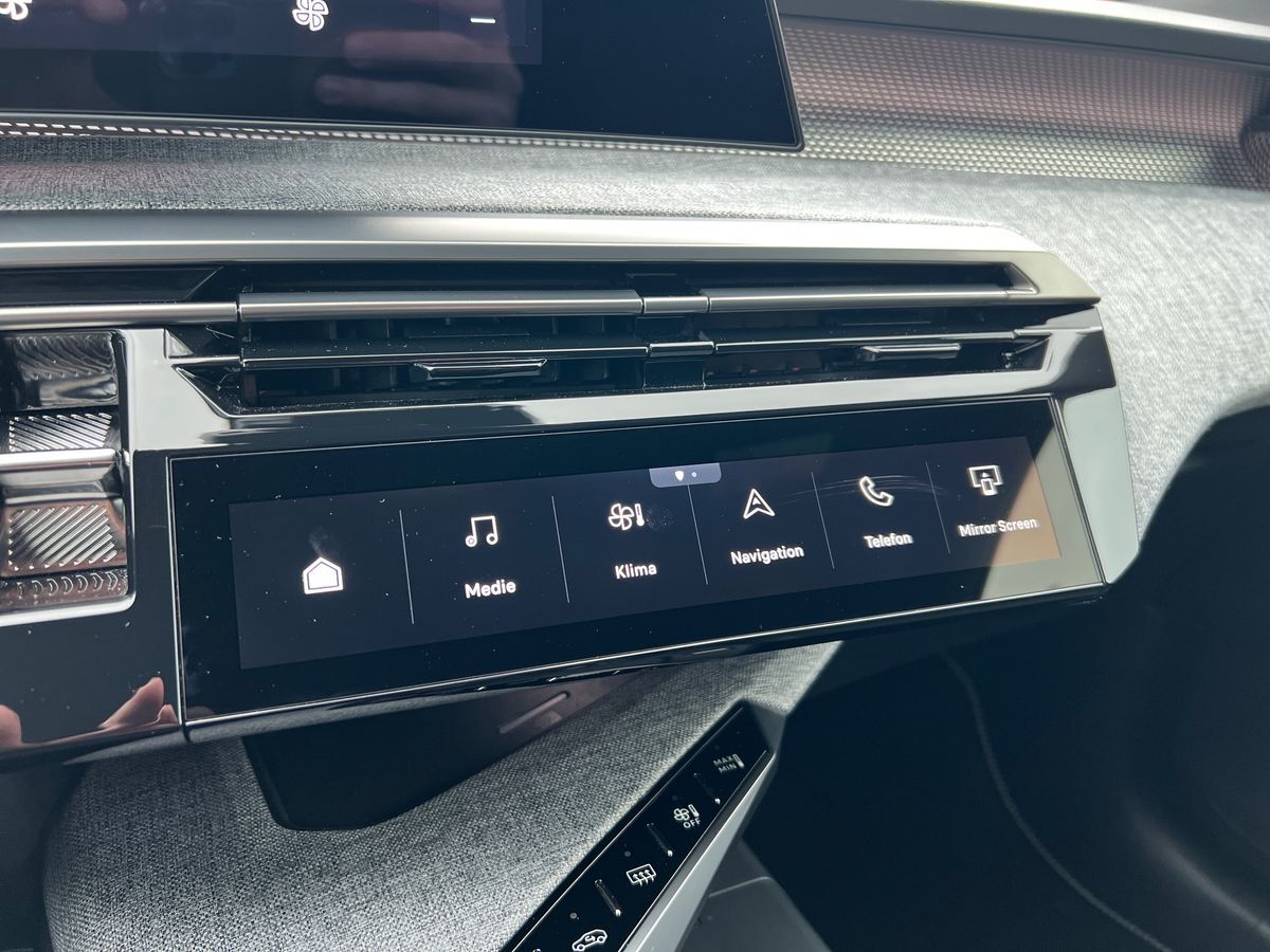 Billede af Peugeot e-3008 EL GT Pack 210HK 5d Aut.