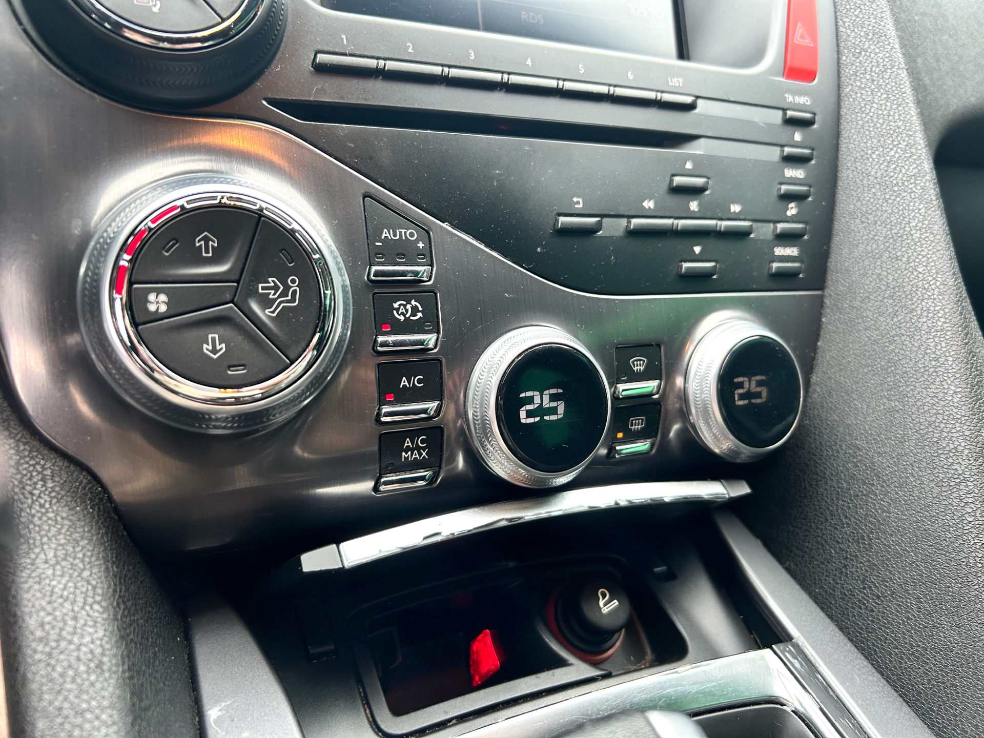 Billede af Citroën DS5 1,6 e-HDi Design E6G 110HK 5d 6g Aut.