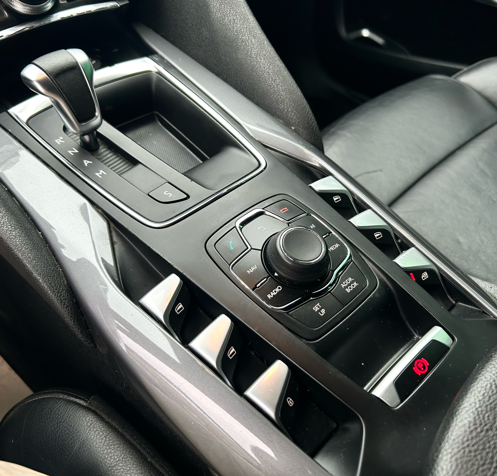 Billede af Citroën DS5 1,6 e-HDi Design E6G 110HK 5d 6g Aut.