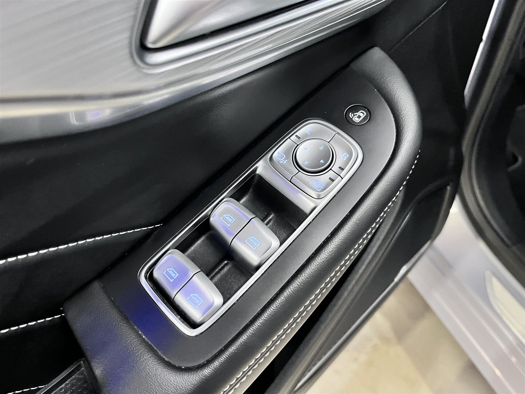 Billede af MG Marvel R EL Performance 4x4 288HK 5d Aut.