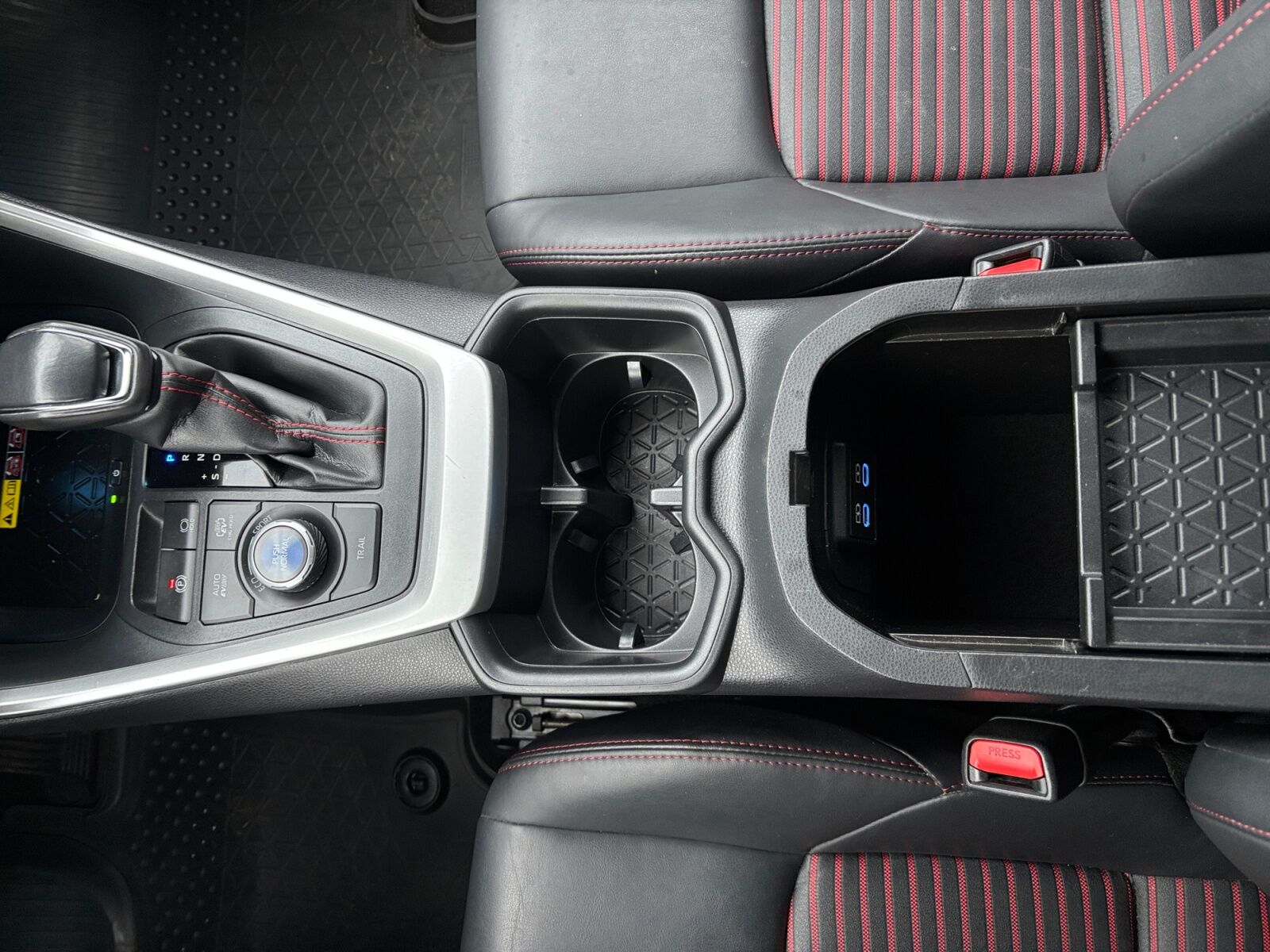 Billede af Toyota RAV4 Plug-in 2,5 Plugin-hybrid Style AWD 306HK 5d 6g Aut.