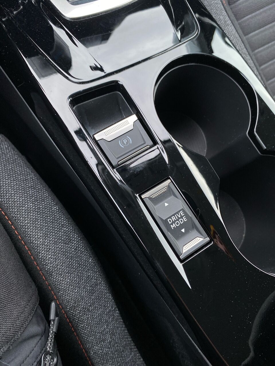 Billede af Peugeot e-2008 EL Allure 136HK 5d Aut.