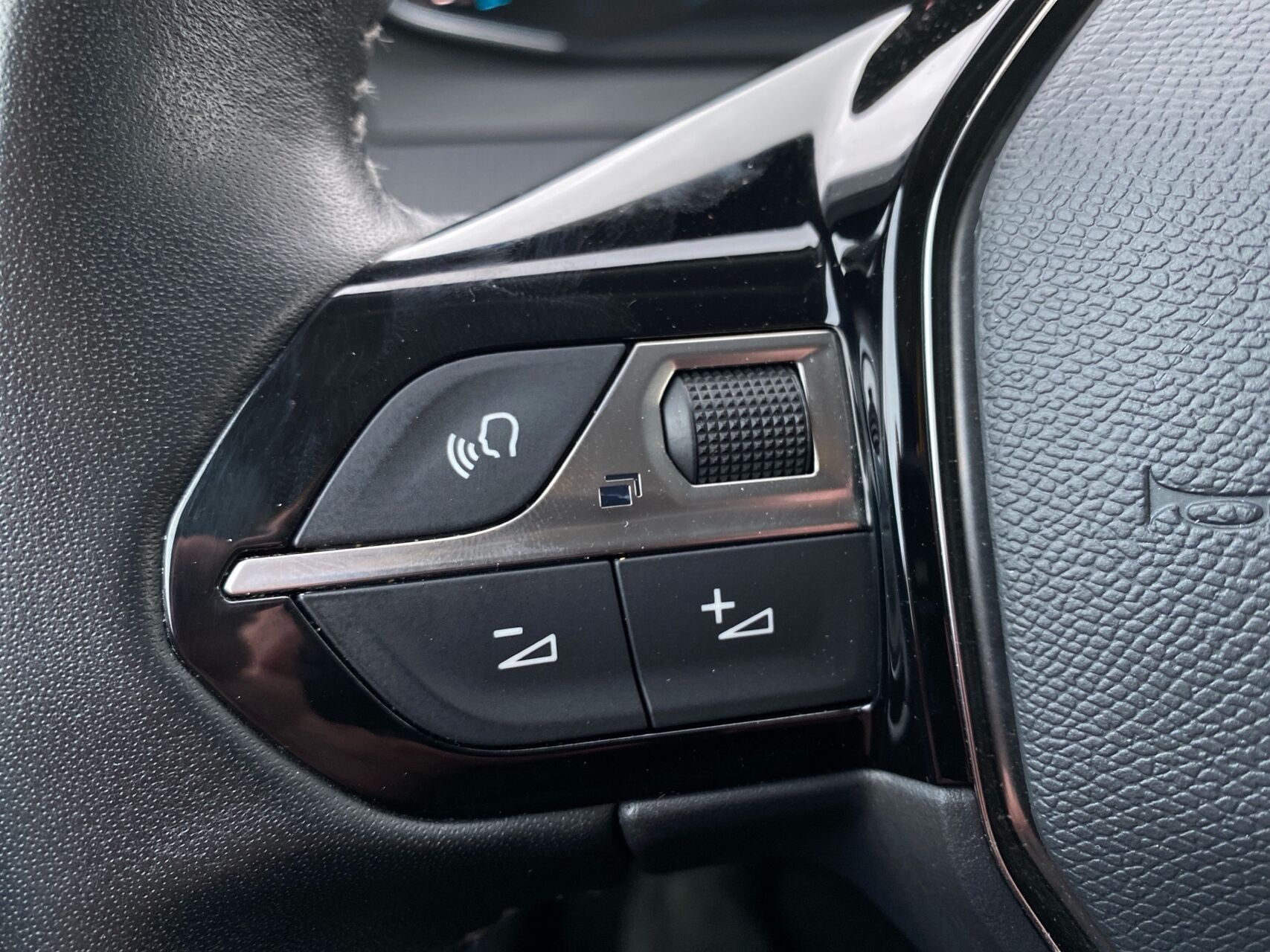 Billede af Peugeot e-2008 EL Allure 136HK 5d Aut.