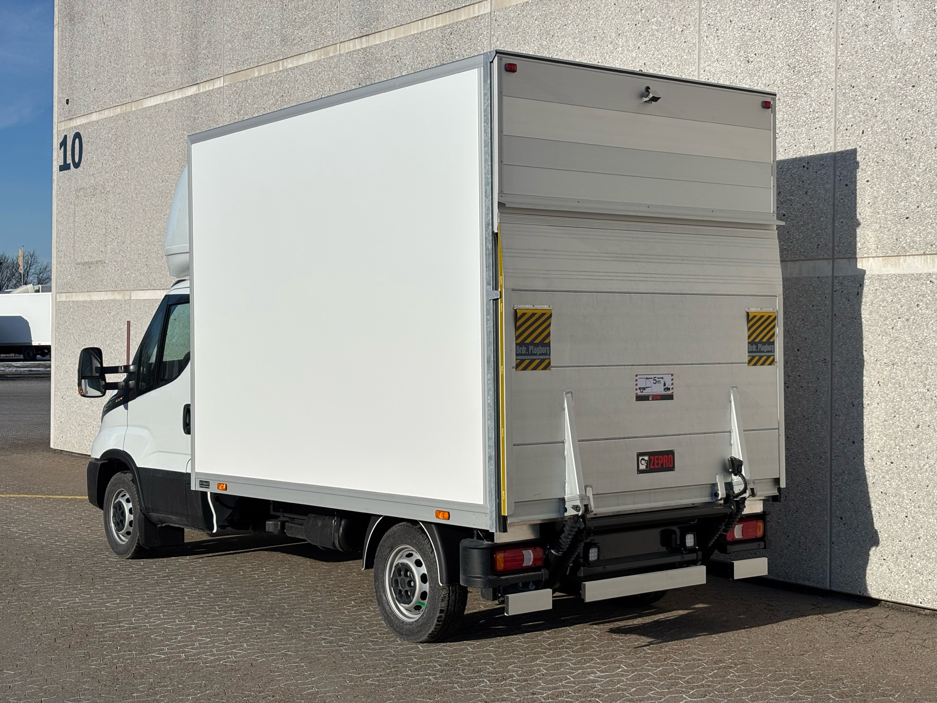 Billede af Iveco Daily 35S18 3750mm 3,0 D 180HK Ladv./Chas. 8g Aut.