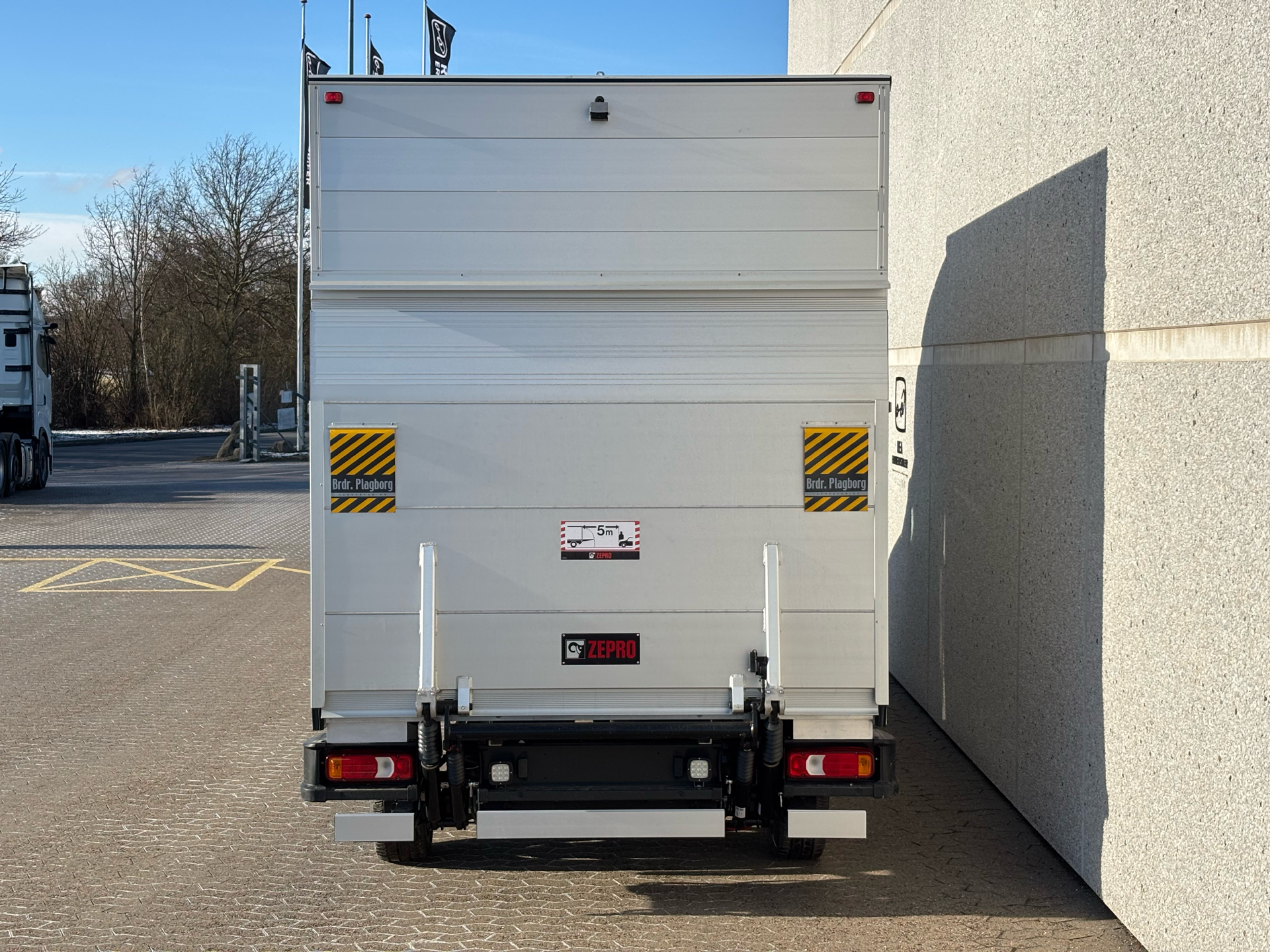 Billede af Iveco Daily 35S18 3750mm 3,0 D 180HK Ladv./Chas. 8g Aut.