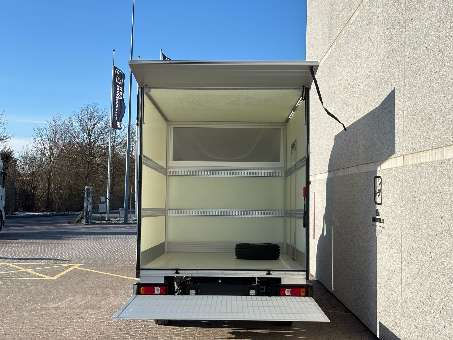 Billede af Iveco Daily 35S18 3750mm 3,0 D 180HK Ladv./Chas. 8g Aut.