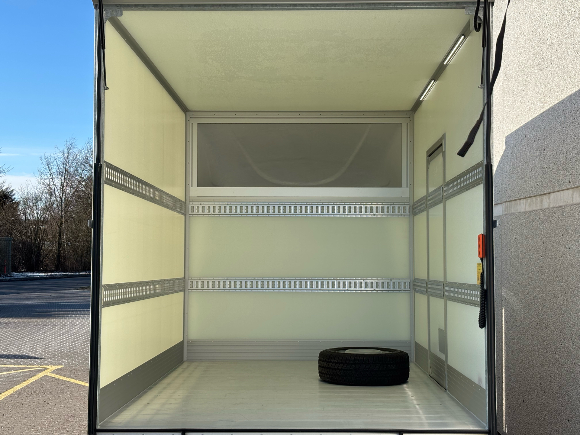 Billede af Iveco Daily 35S18 3750mm 3,0 D 180HK Ladv./Chas. 8g Aut.