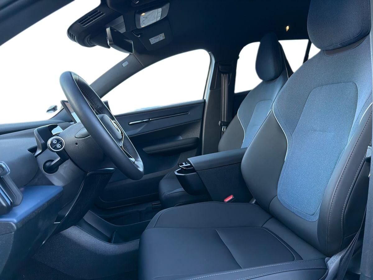 Billede af Volvo EX30 Single Motor Extended Range Plus 272HK 5d Aut.