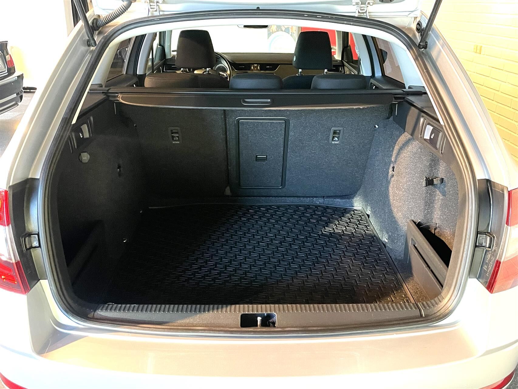 Billede af Skoda Octavia Combi 1,5 TSI ACT Celebration Plus DSG 150HK Stc 7g Aut.