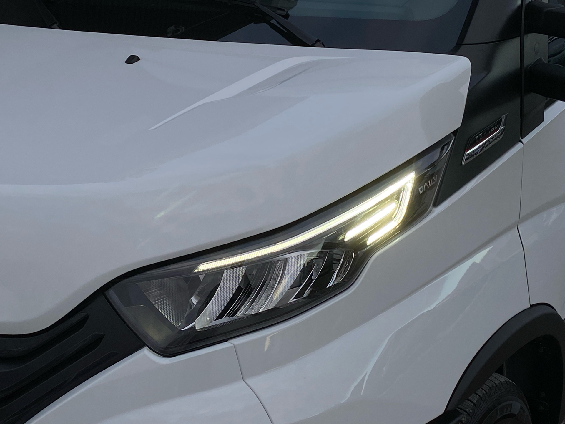 Billede af Iveco Daily 35S18 4100mm 3,0 D 180HK Ladv./Chas. 8g Aut.