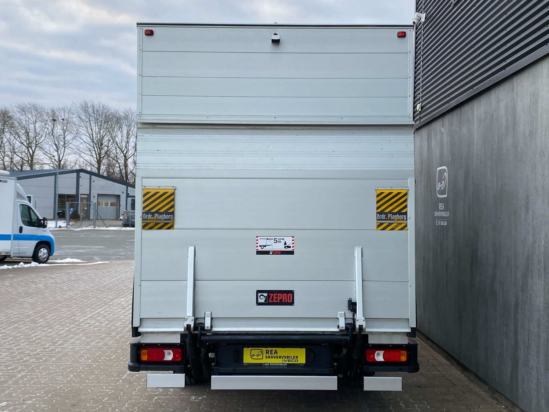 Billede af Iveco Daily 35S18 4100mm 3,0 D 180HK Ladv./Chas. 8g Aut.