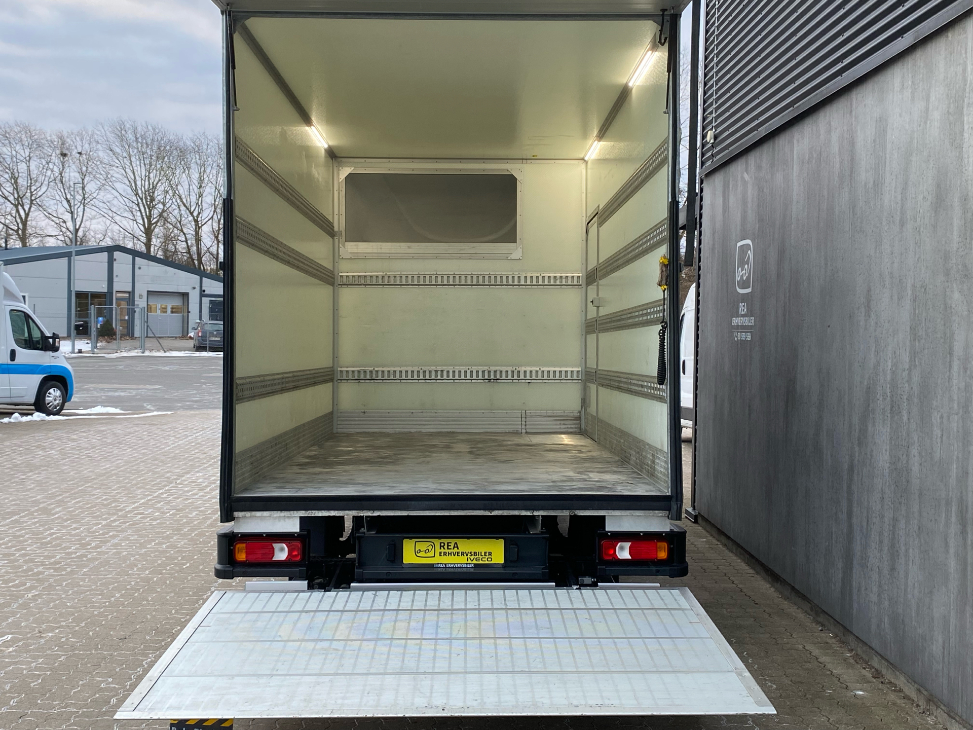 Billede af Iveco Daily 35S18 4100mm 3,0 D 180HK Ladv./Chas. 8g Aut.