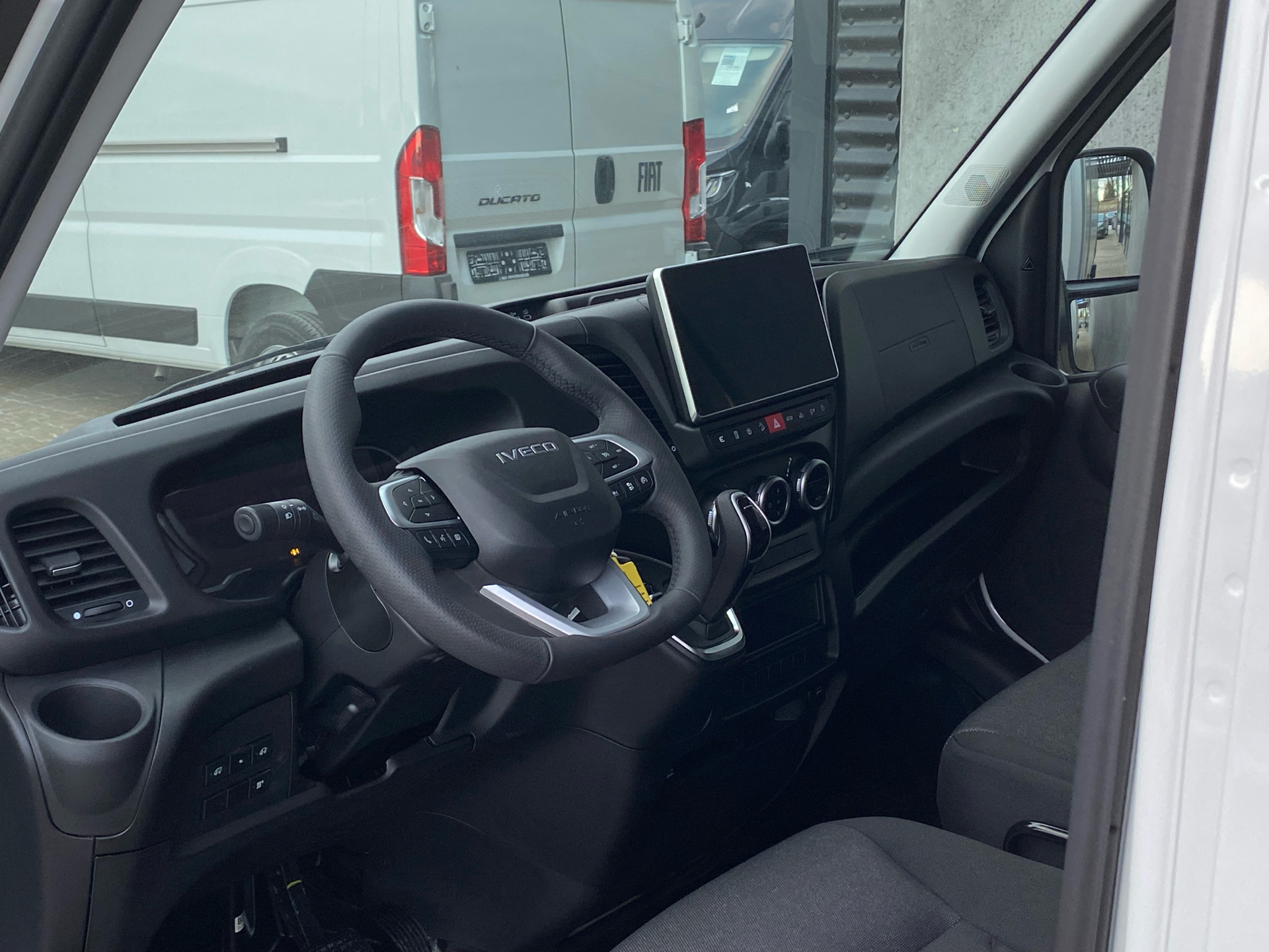 Billede af Iveco Daily 35S18 4100mm 3,0 D 180HK Ladv./Chas. 8g Aut.