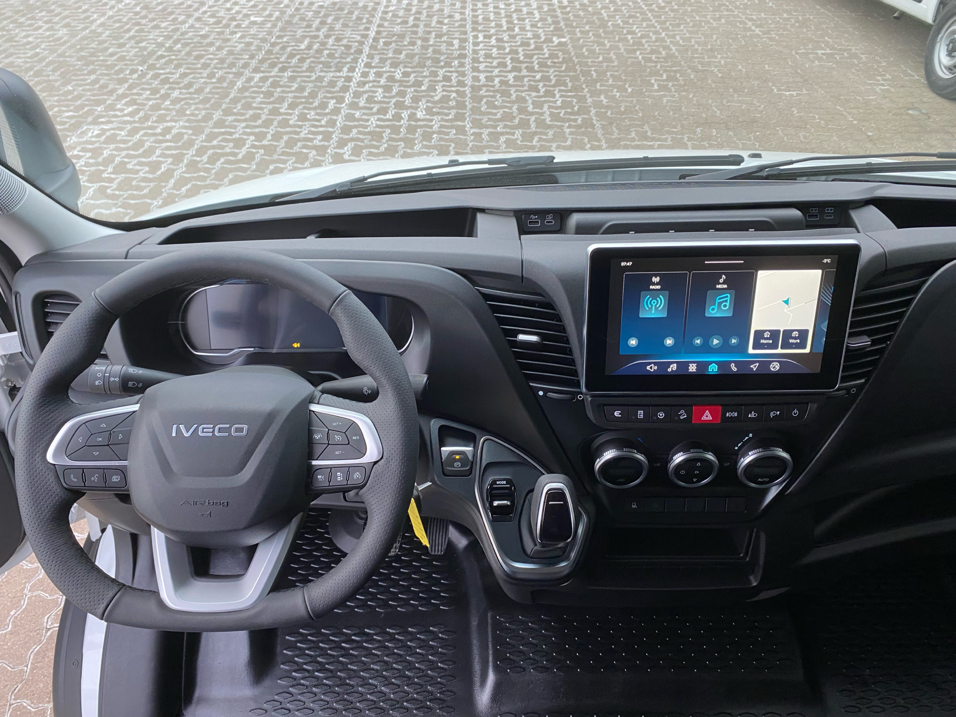 Billede af Iveco Daily 35S18 4100mm 3,0 D 180HK Ladv./Chas. 8g Aut.