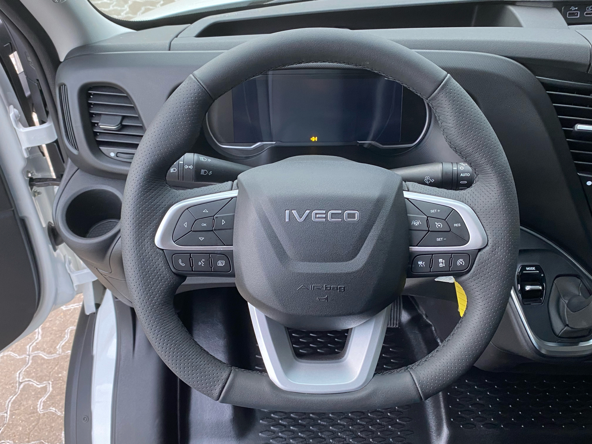 Billede af Iveco Daily 35S18 4100mm 3,0 D 180HK Ladv./Chas. 8g Aut.