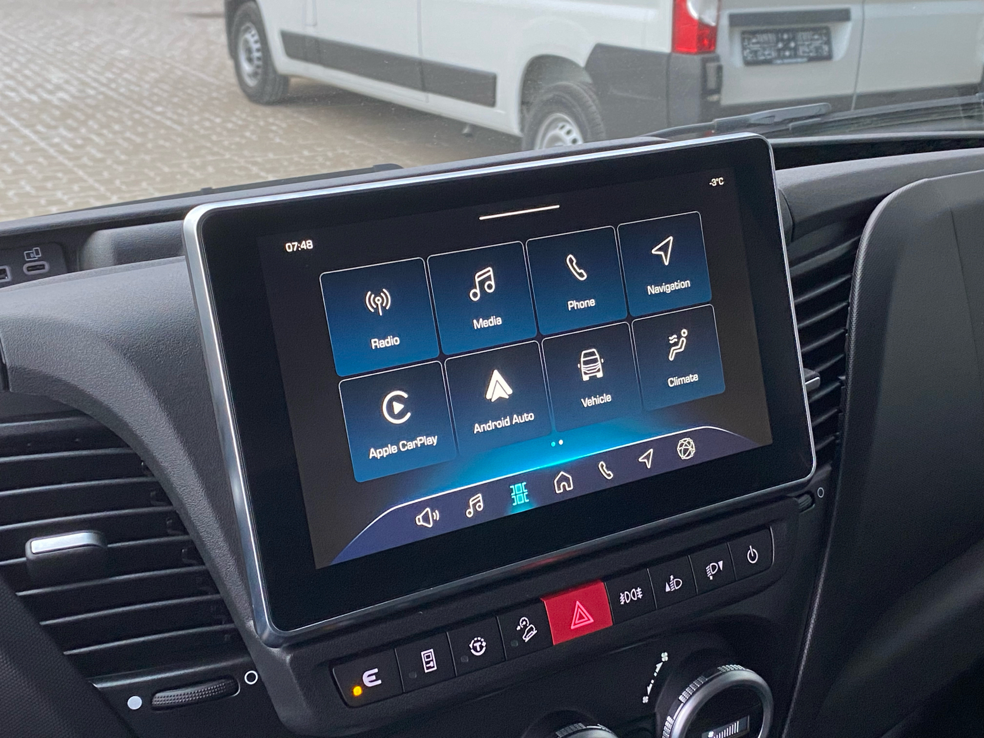 Billede af Iveco Daily 35S18 4100mm 3,0 D 180HK Ladv./Chas. 8g Aut.