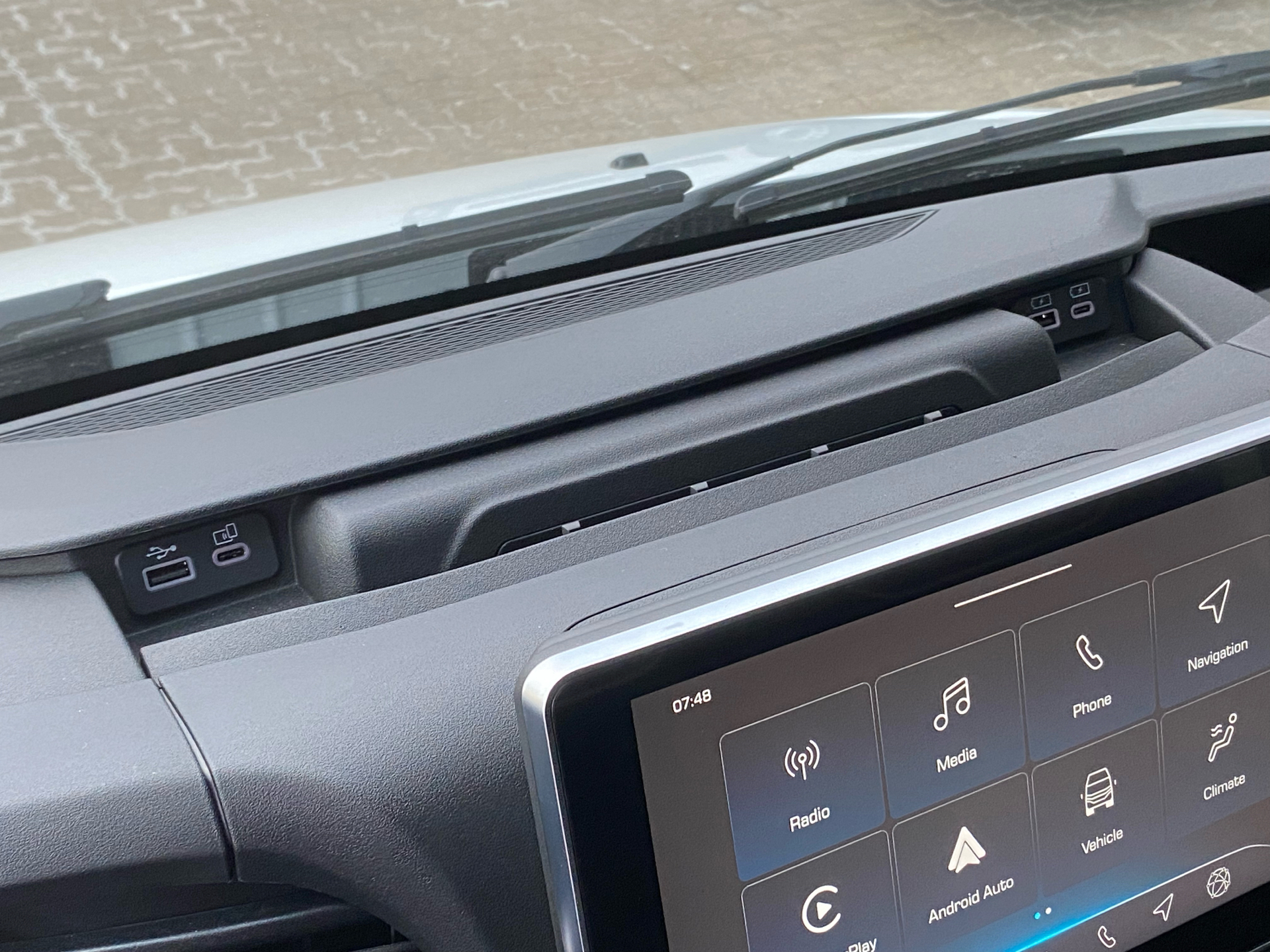 Billede af Iveco Daily 35S18 4100mm 3,0 D 180HK Ladv./Chas. 8g Aut.