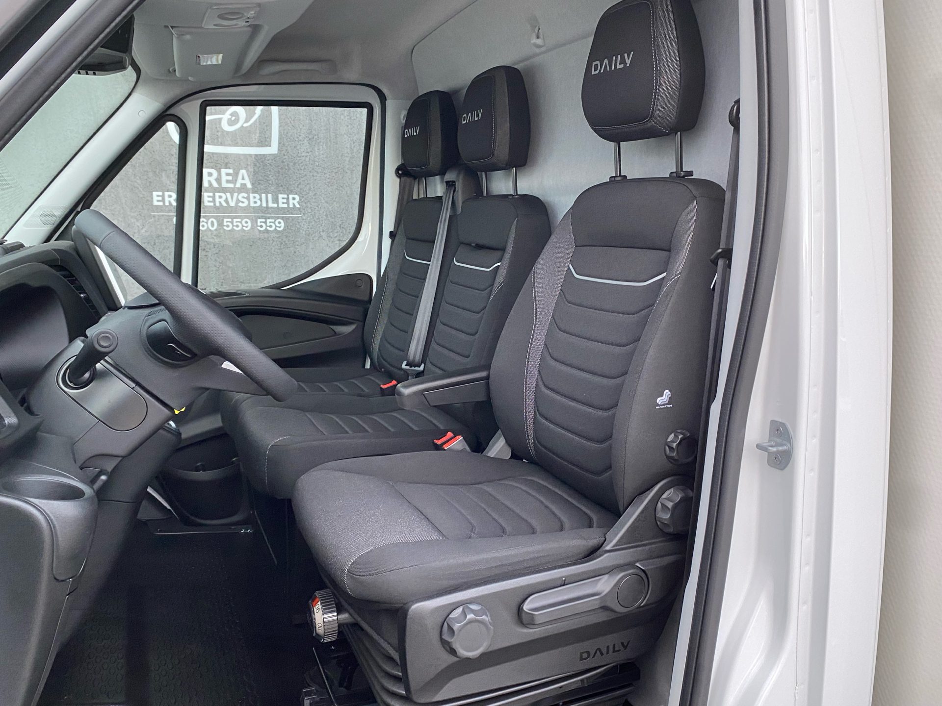 Billede af Iveco Daily 35S18 4100mm 3,0 D 180HK Ladv./Chas. 8g Aut.