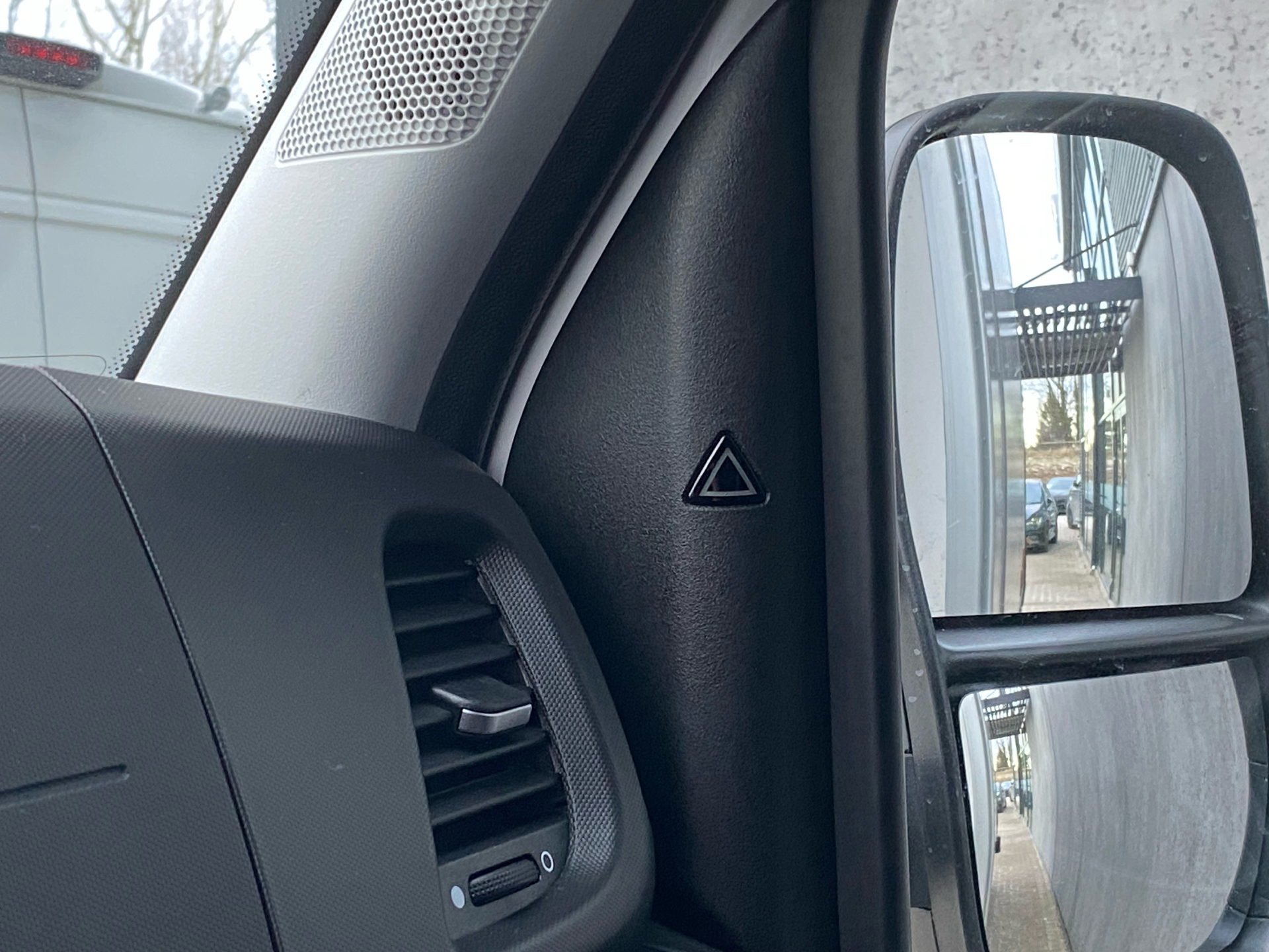 Billede af Iveco Daily 35S18 4100mm 3,0 D 180HK Ladv./Chas. 8g Aut.