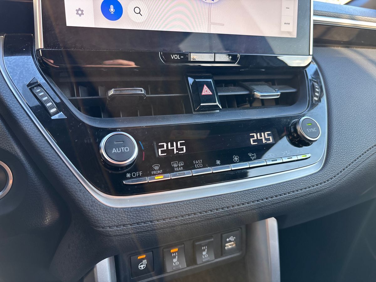 Billede af Toyota Corolla Cross 2,0 Hybrid Style E-CVT 197HK 5d Aut.