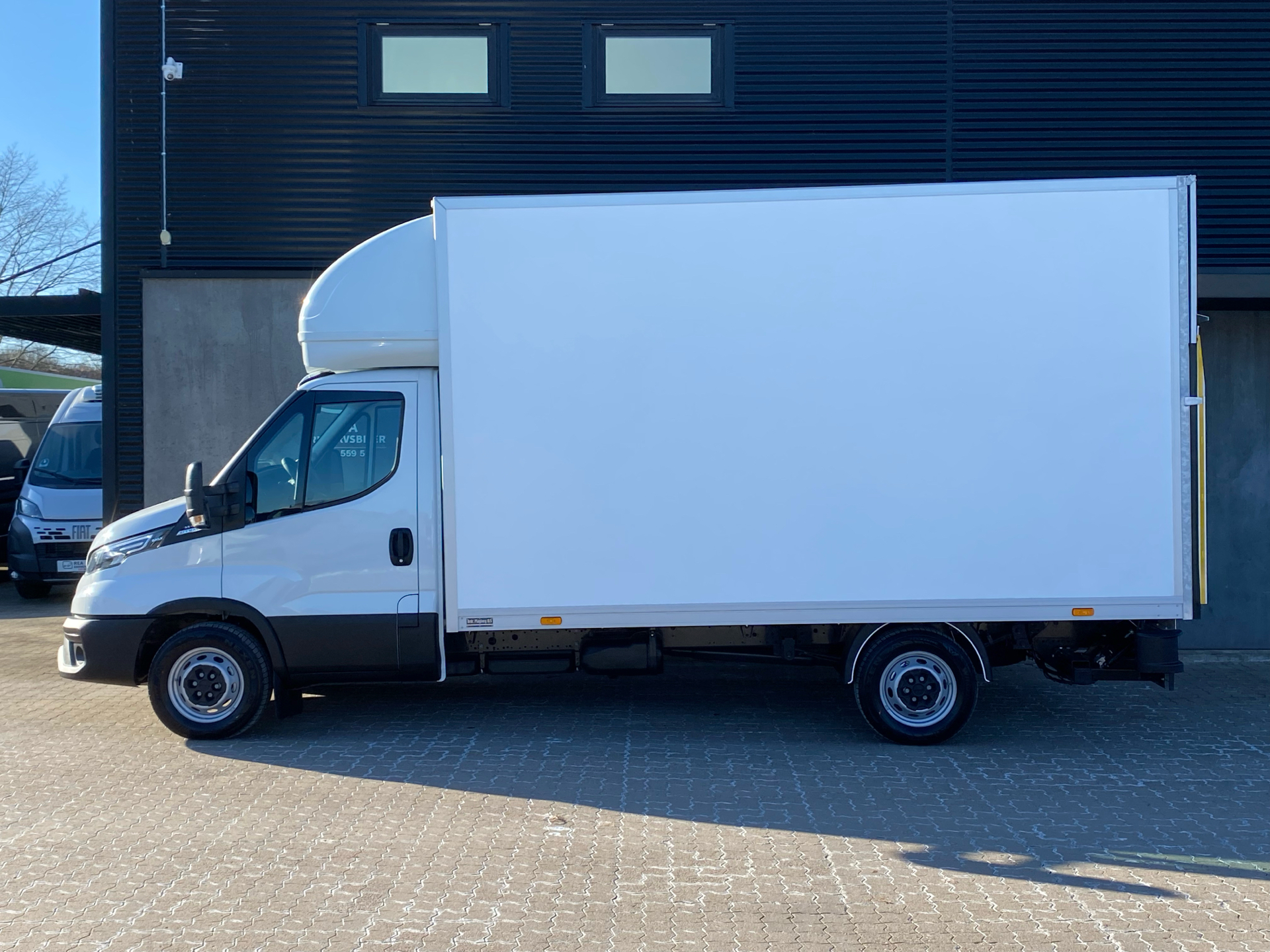 Billede af Iveco Daily 35S18 4100mm 3,0 D 180HK Ladv./Chas. 8g Aut.