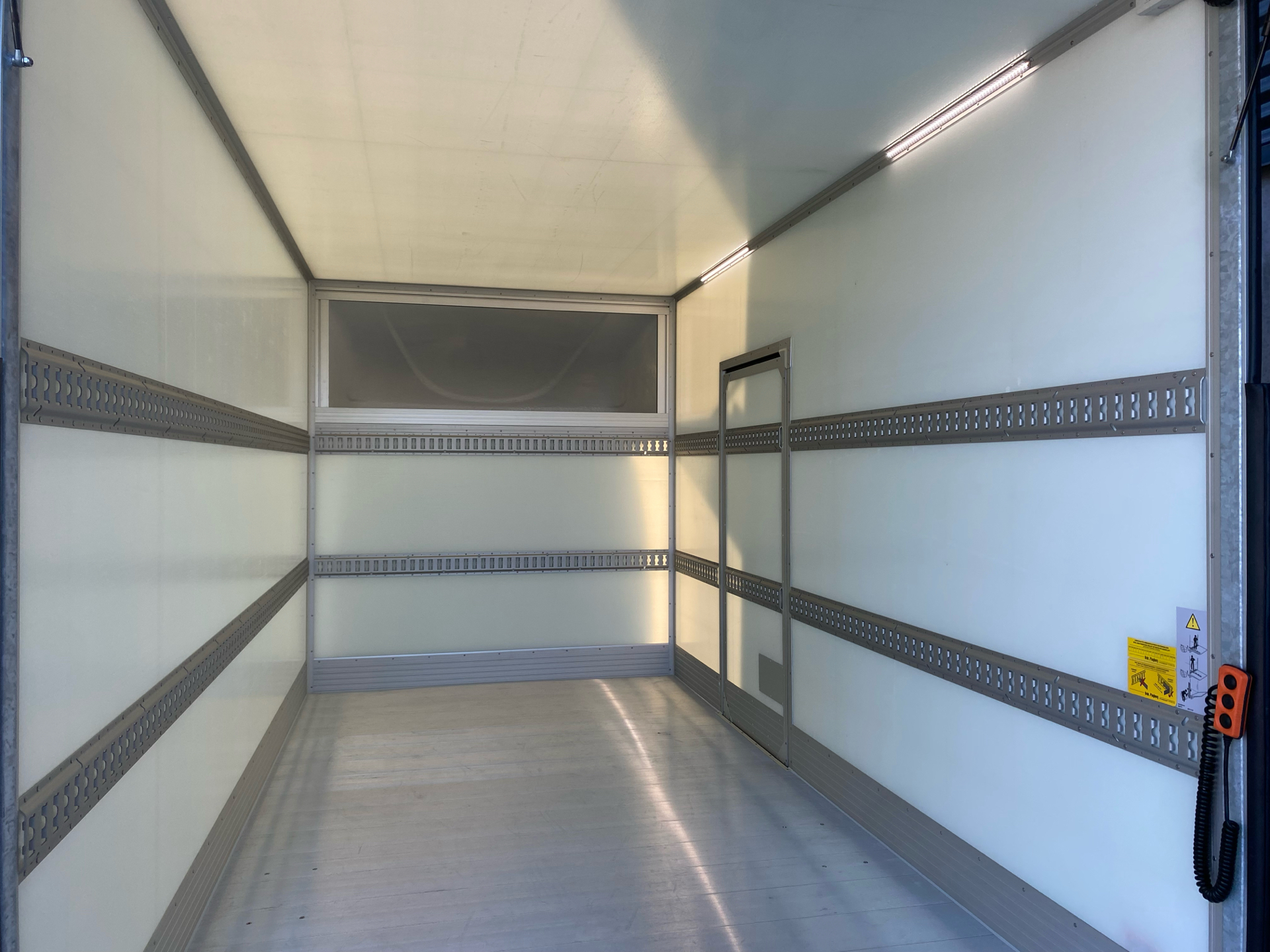 Billede af Iveco Daily 35S18 4100mm 3,0 D 180HK Ladv./Chas. 8g Aut.