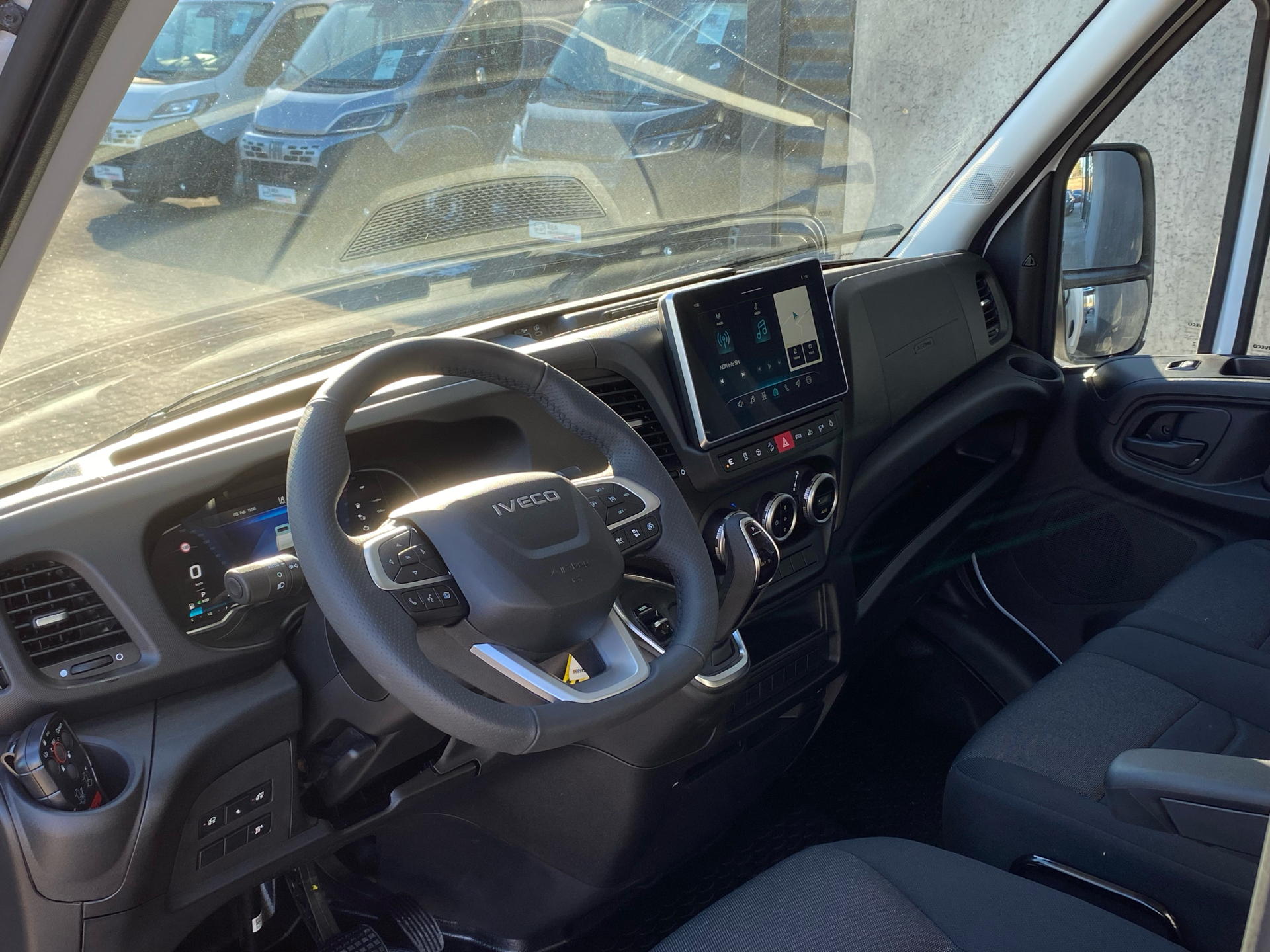 Billede af Iveco Daily 35S18 4100mm 3,0 D 180HK Ladv./Chas. 8g Aut.