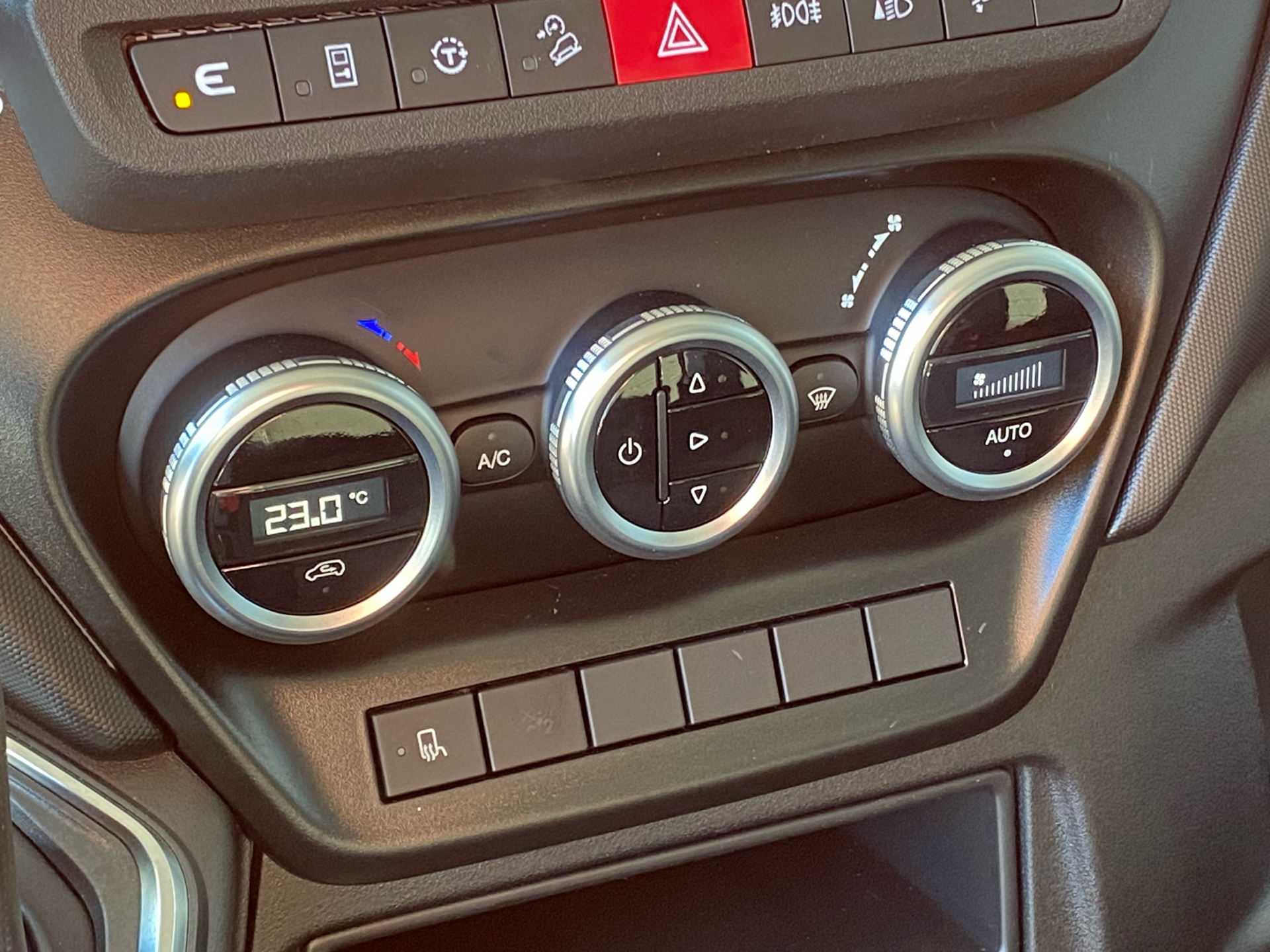 Billede af Iveco Daily 35S18 4100mm 3,0 D 180HK Ladv./Chas. 8g Aut.