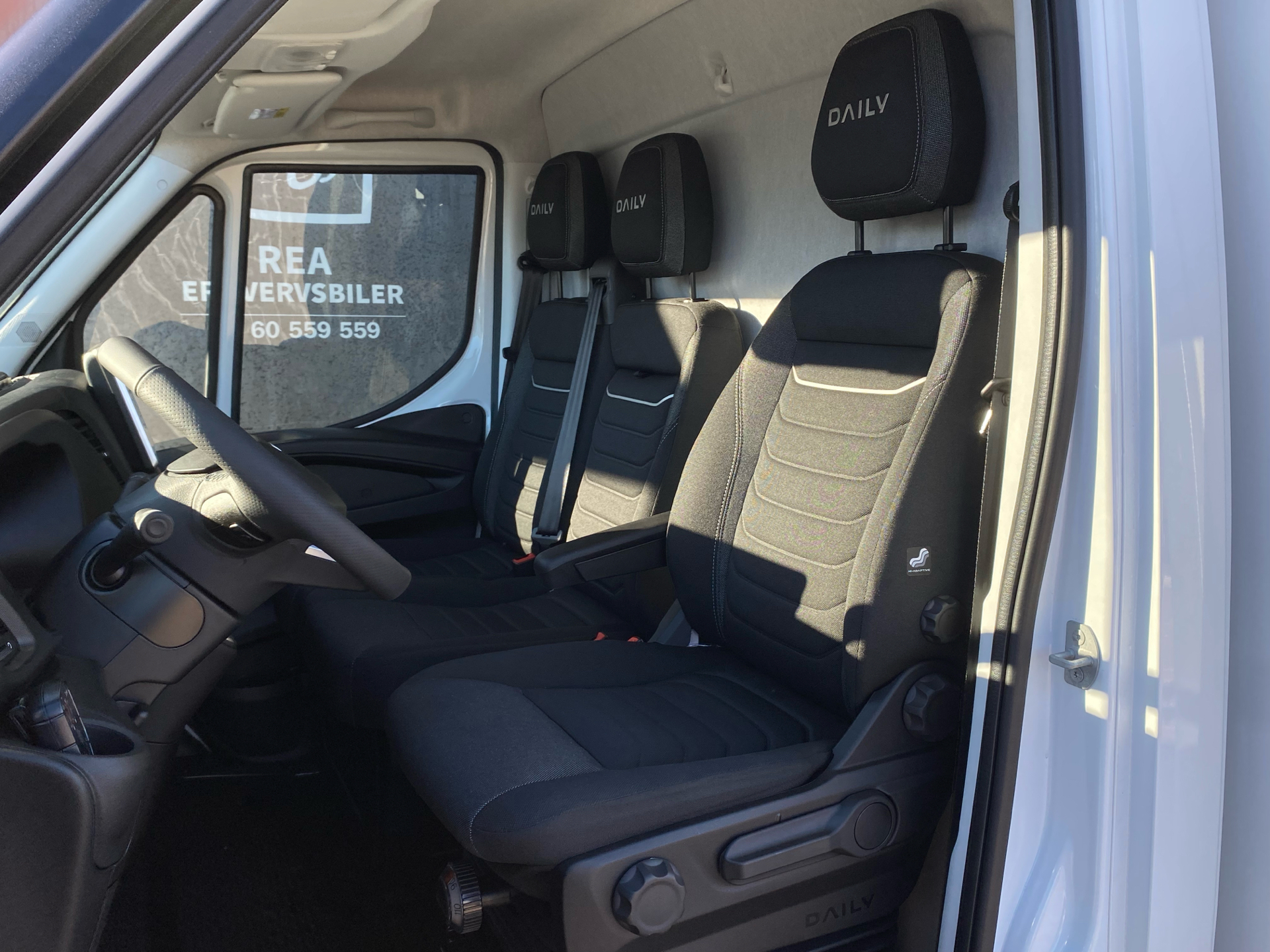 Billede af Iveco Daily 35S18 4100mm 3,0 D 180HK Ladv./Chas. 8g Aut.