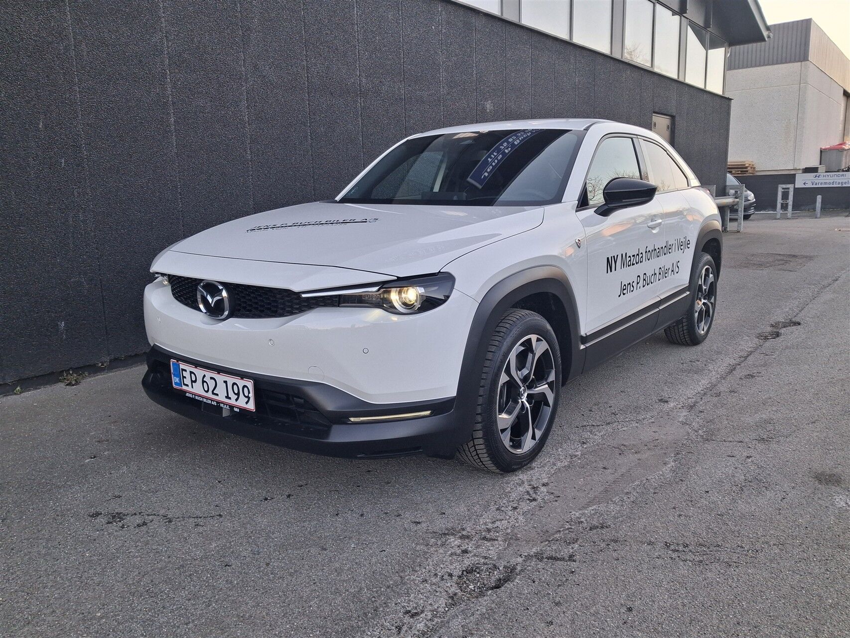 Billede af Mazda MX-30 0,8 e-Skyactiv R-EV  Plugin-hybrid Exclusive-Line 170HK 5d Trinl. Gear