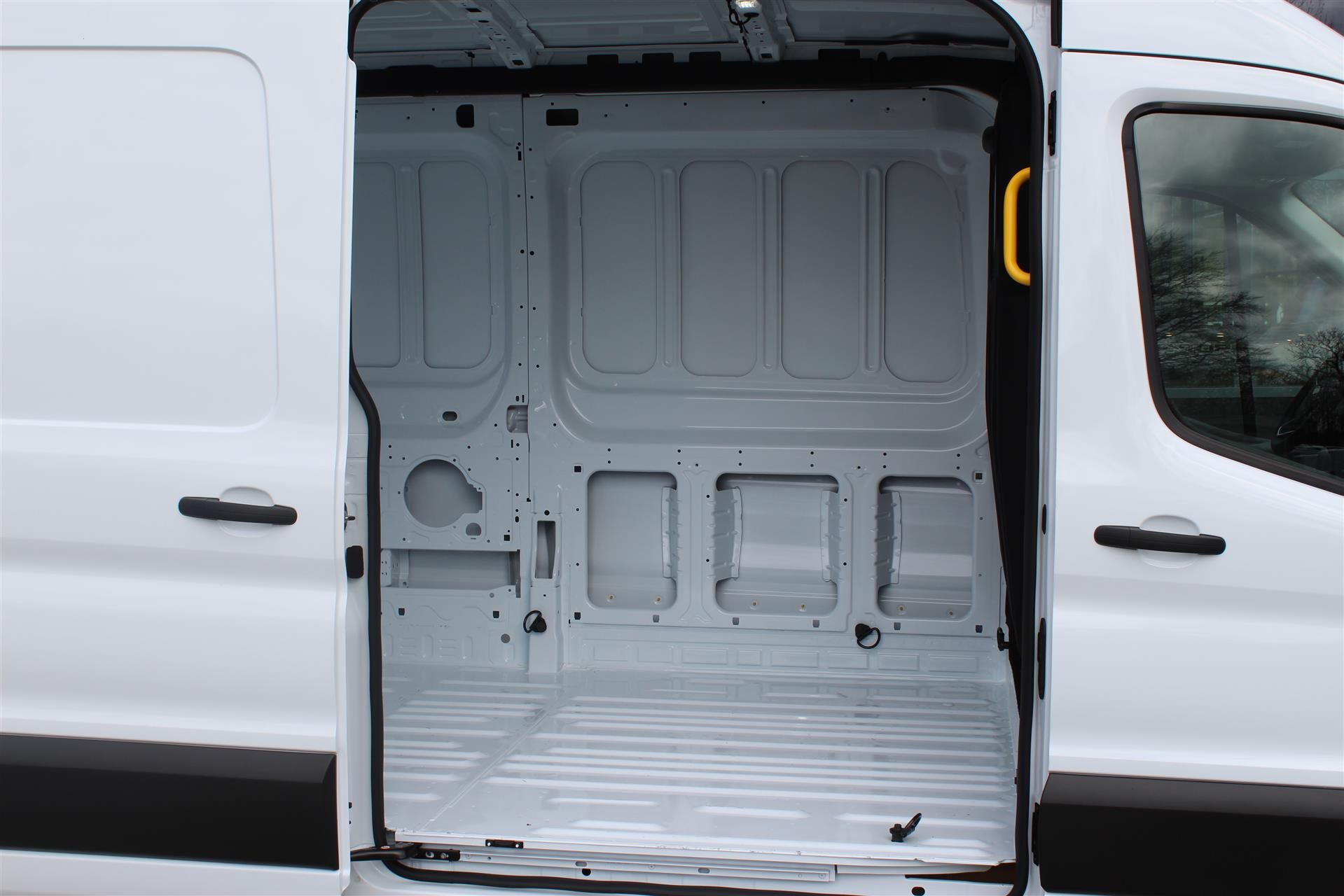 Billede af Ford Transit 350 L3H2 2,0 TDCi Trend 130HK Van 8g Aut.