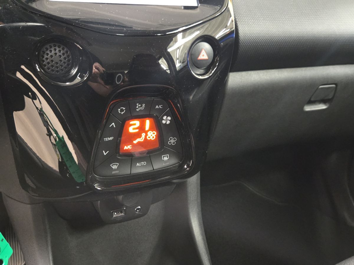 Billede af Citroën C1 1,0 VTi Attaque 72HK 5d