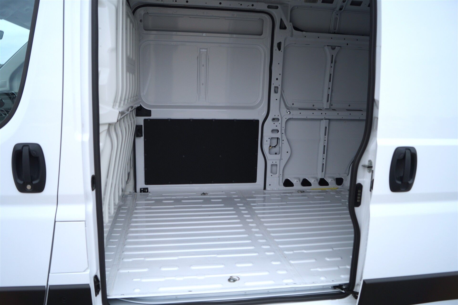 Billede af Opel Movano 33 L3H2 2,2 BlueHDi Enjoy+ 140HK Van 6g