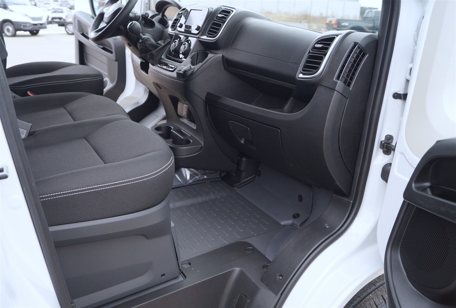 Billede af Opel Movano 33 L3H2 2,2 BlueHDi Enjoy+ 140HK Van 6g