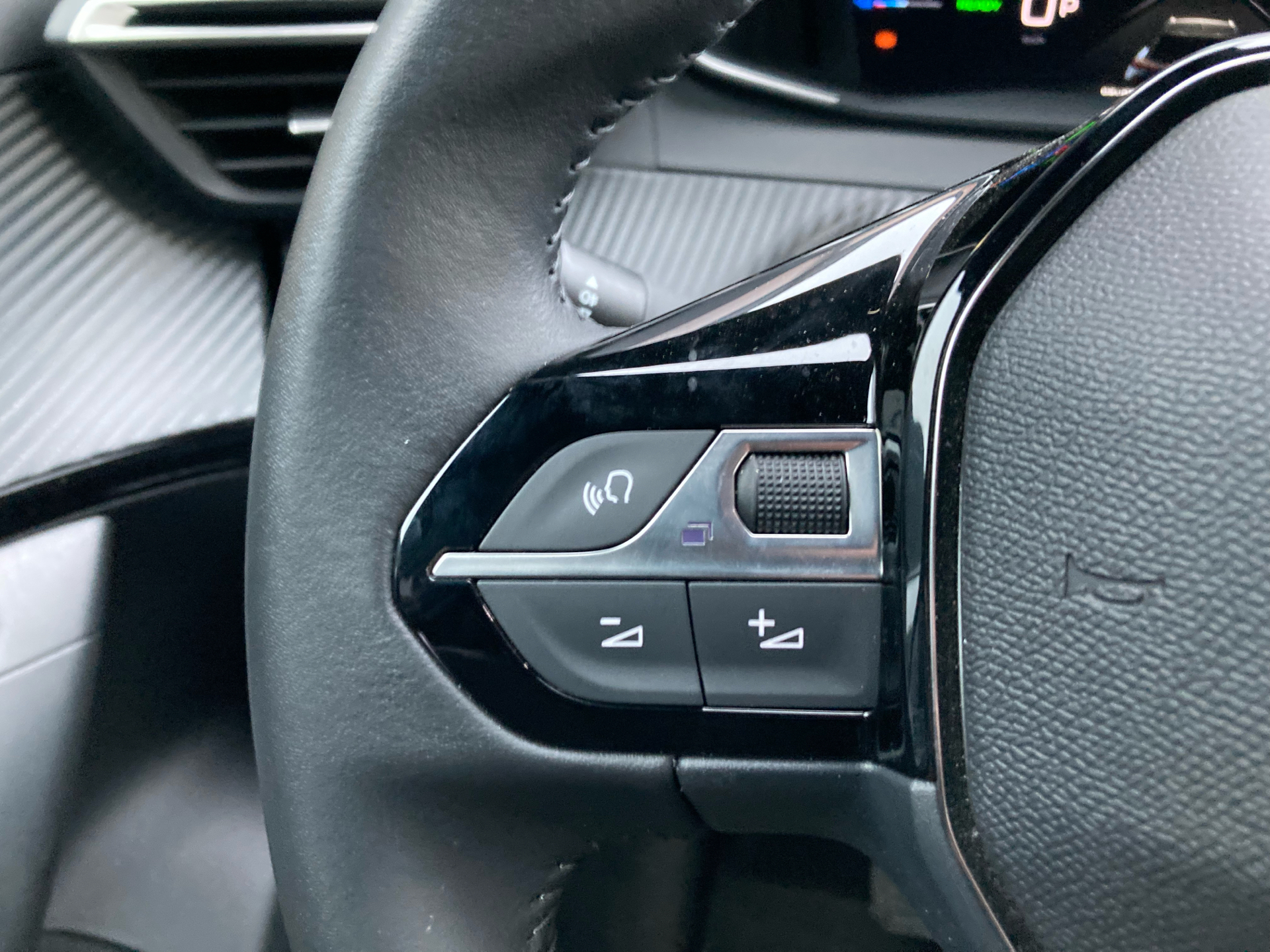 Billede af Peugeot e-2008 EL Allure 156HK 5d Aut.