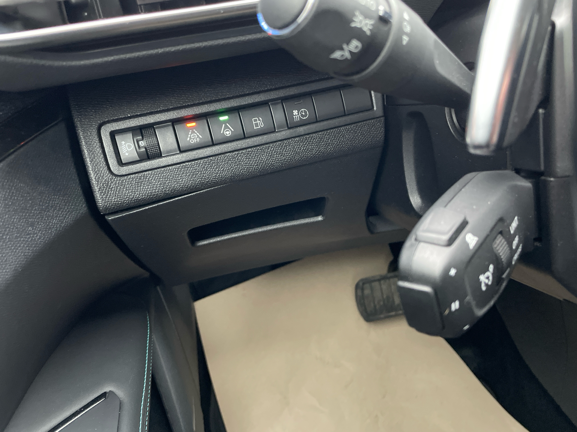 Billede af Peugeot 3008 1,6 PureTech  Plugin-hybrid Selection Sport EAT8 225HK 5d 8g Aut.