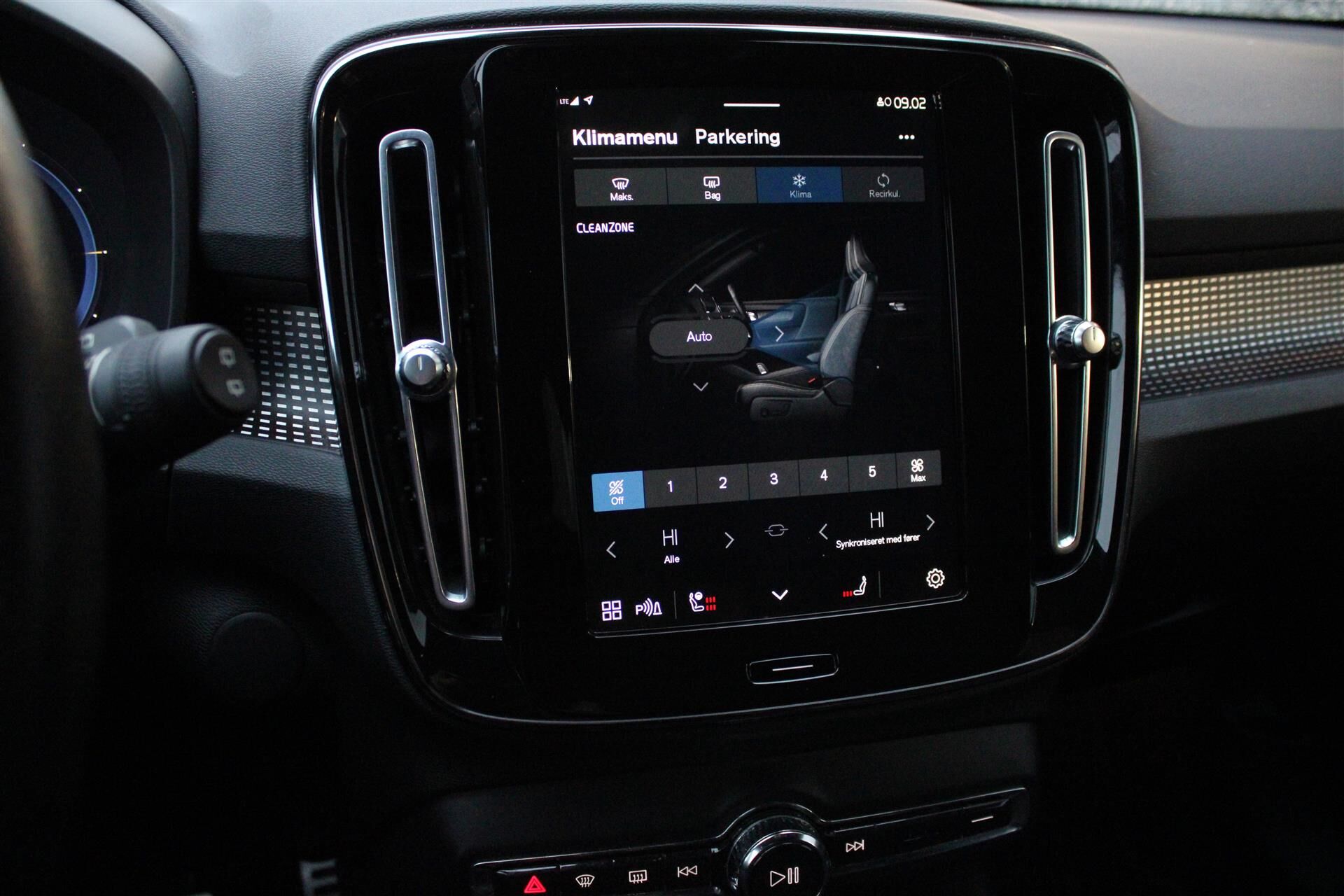 Billede af Volvo XC40 P8 Recharge Twin R-design AWD 408HK 5d Aut.