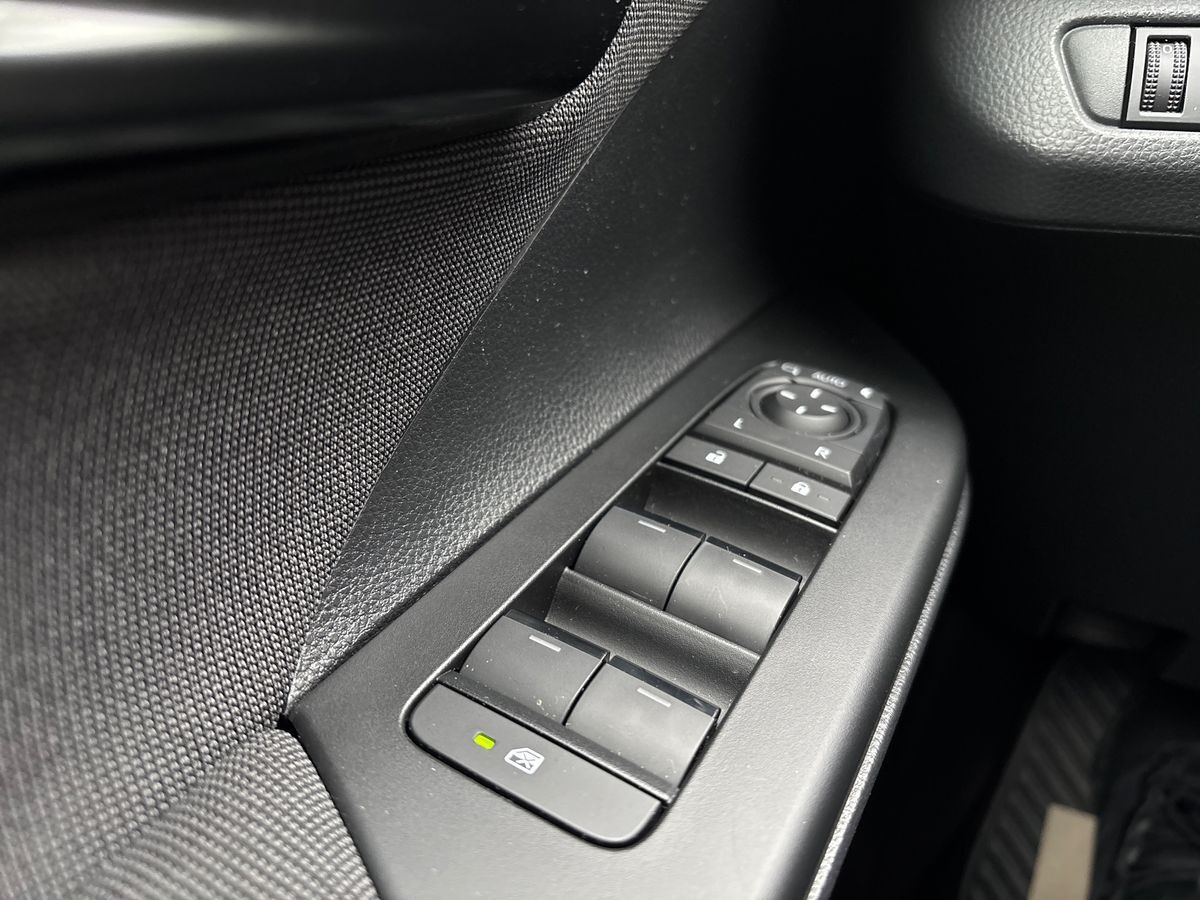 Billede af Toyota C-HR 2,0 Plugin-hybrid Style Smart Bi-tone E-CVT 223HK 5d Trinl. Gear