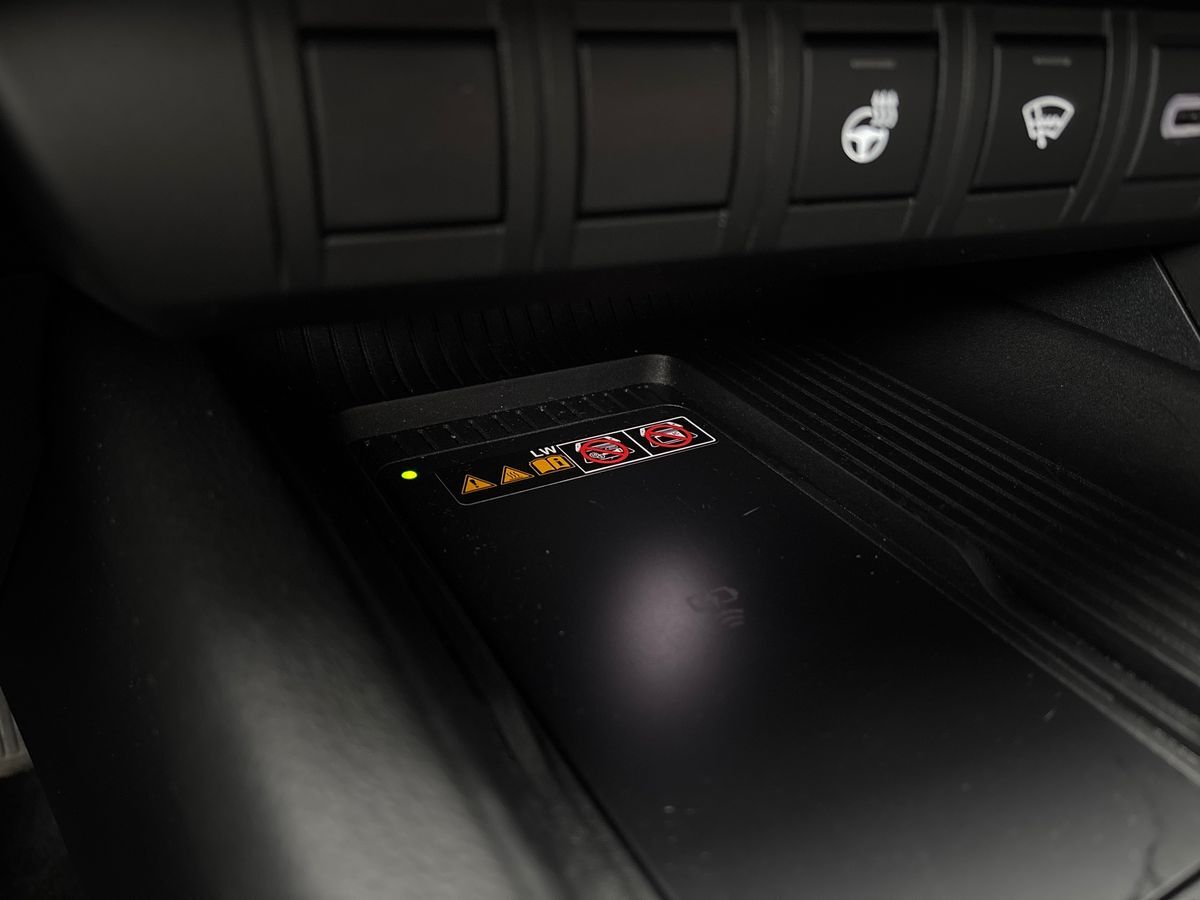 Billede af Toyota C-HR 2,0 Plugin-hybrid Style Smart Bi-tone E-CVT 223HK 5d Trinl. Gear