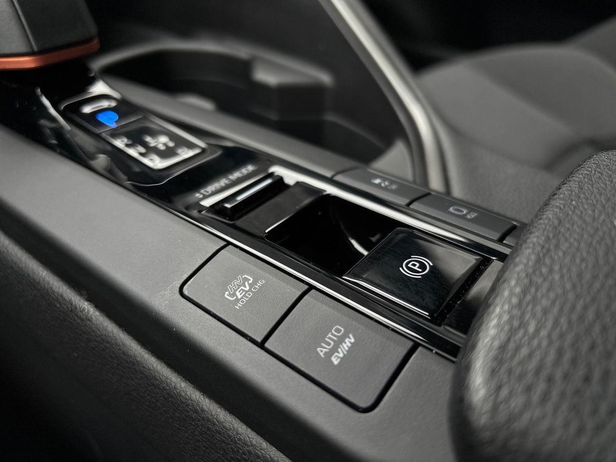 Billede af Toyota C-HR 2,0 Plugin-hybrid Style Smart Bi-tone E-CVT 223HK 5d Trinl. Gear