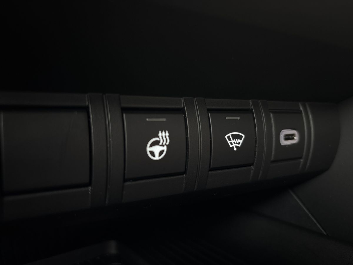 Billede af Toyota C-HR 2,0 Plugin-hybrid Style Smart Bi-tone E-CVT 223HK 5d Trinl. Gear