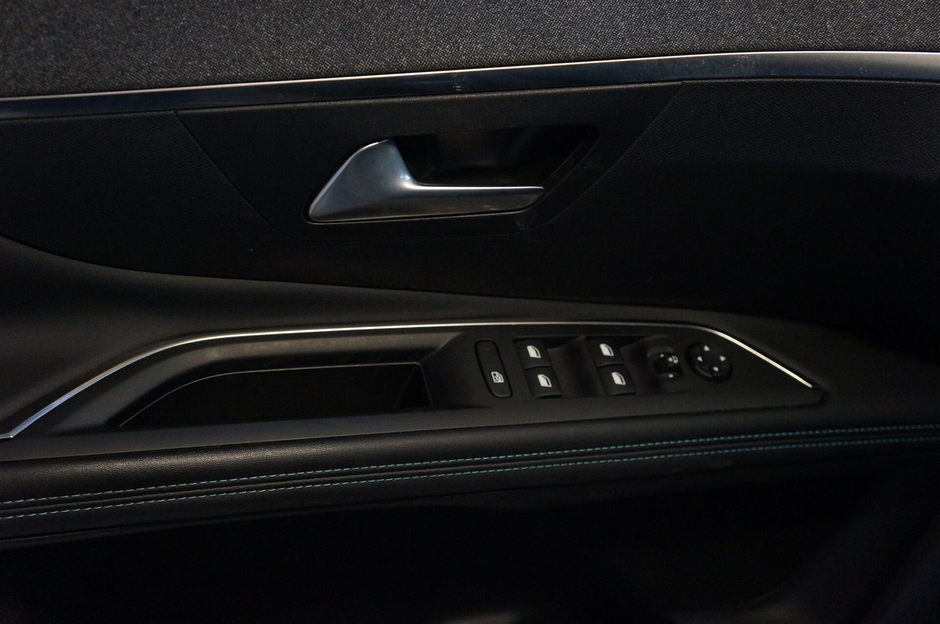 Billede af Peugeot 3008 1,6 PureTech  Plugin-hybrid Allure Pack EAT8 225HK 5d 8g Aut.