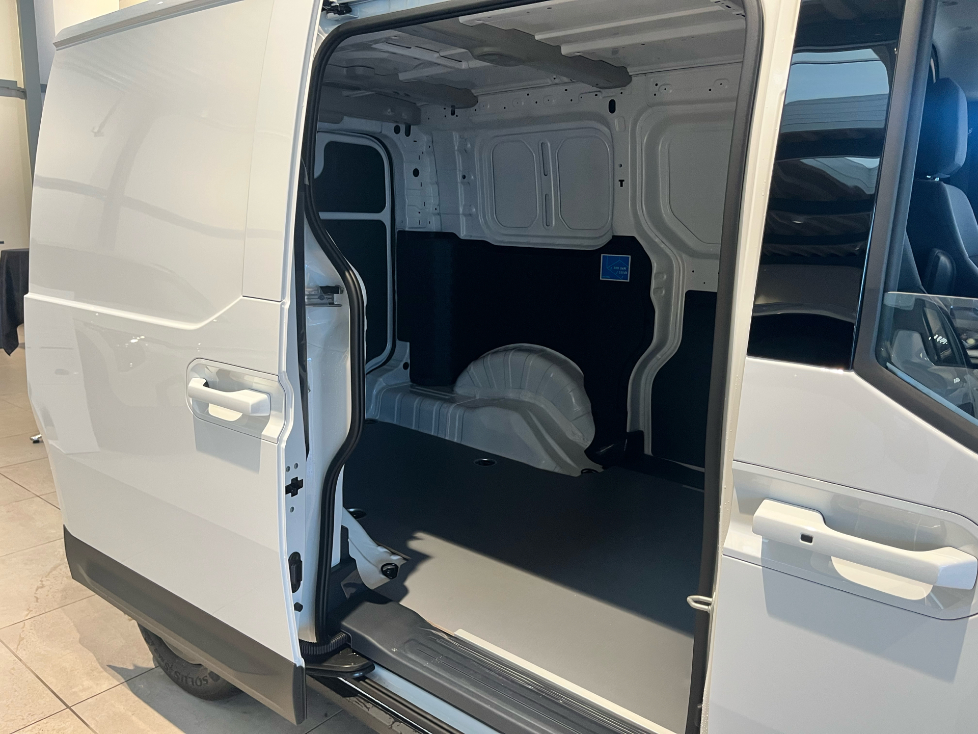 Billede af Kia PV5 Cargo L2H1 EL Long Range Work 163HK Van Aut.